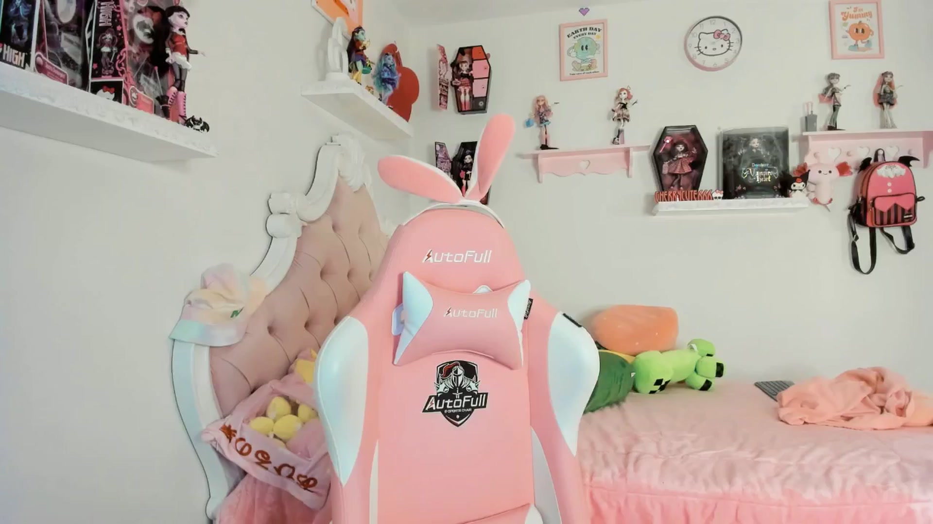 Gallery image thumbnail from Cherrycute666's myfreecams stream on, 08/24/2025, 07:33 image 8 of 20