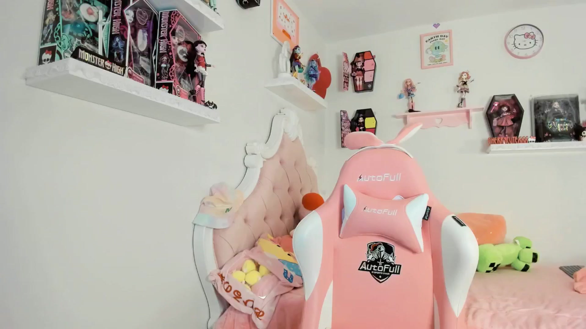 Gallery image thumbnail from Cherrycute666's myfreecams stream on, 08/24/2025, 08:32 image 6 of 20