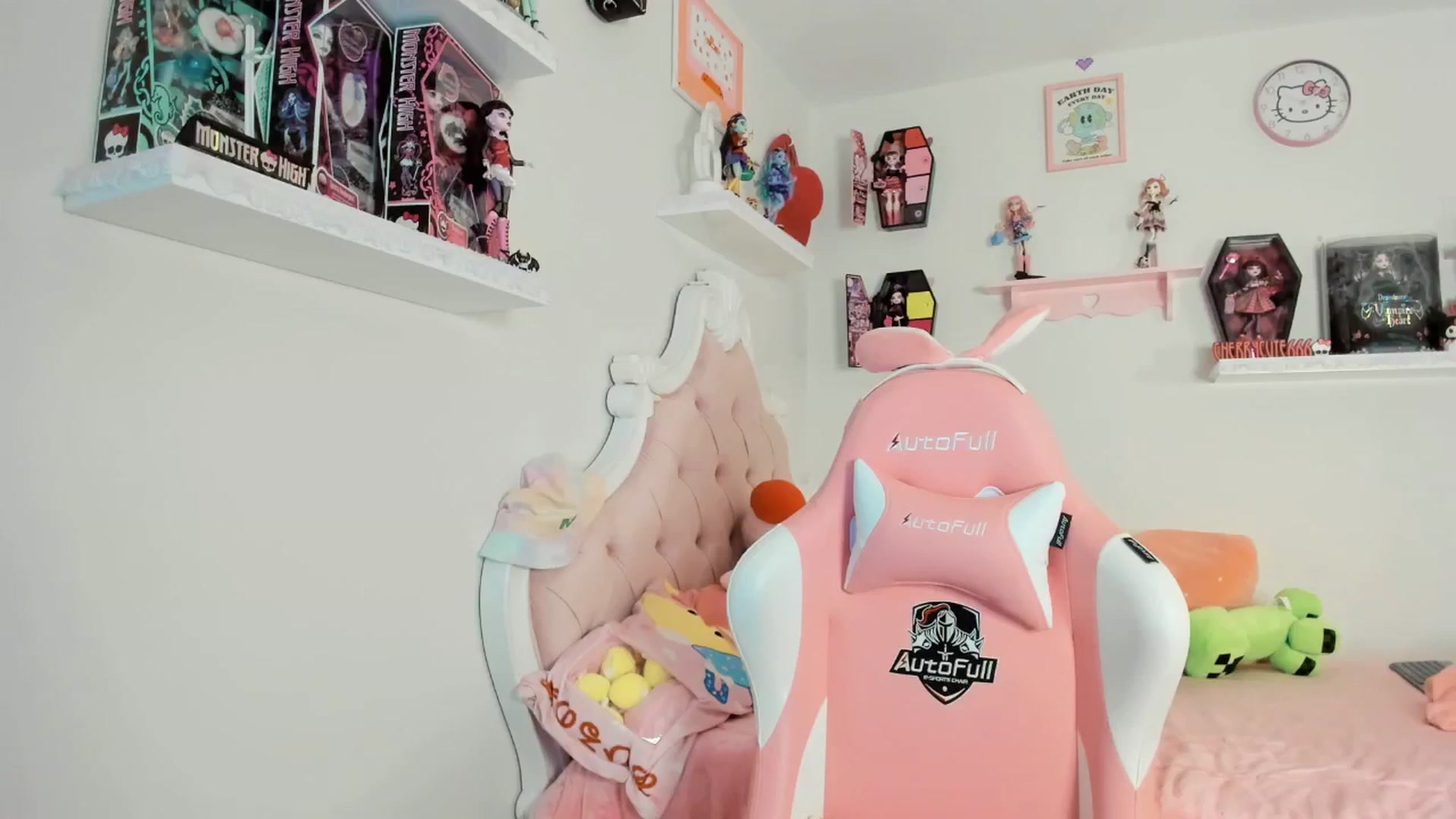 Gallery image thumbnail from Cherrycute666's myfreecams stream on, 08/24/2025, 08:32 image 5 of 20