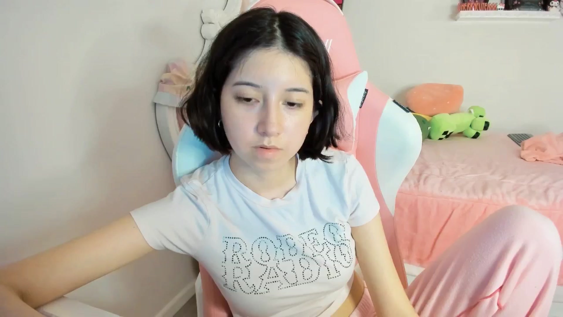 Gallery image thumbnail from Cherrycute666's myfreecams stream on, 08/24/2025, 08:32 image 16 of 20
