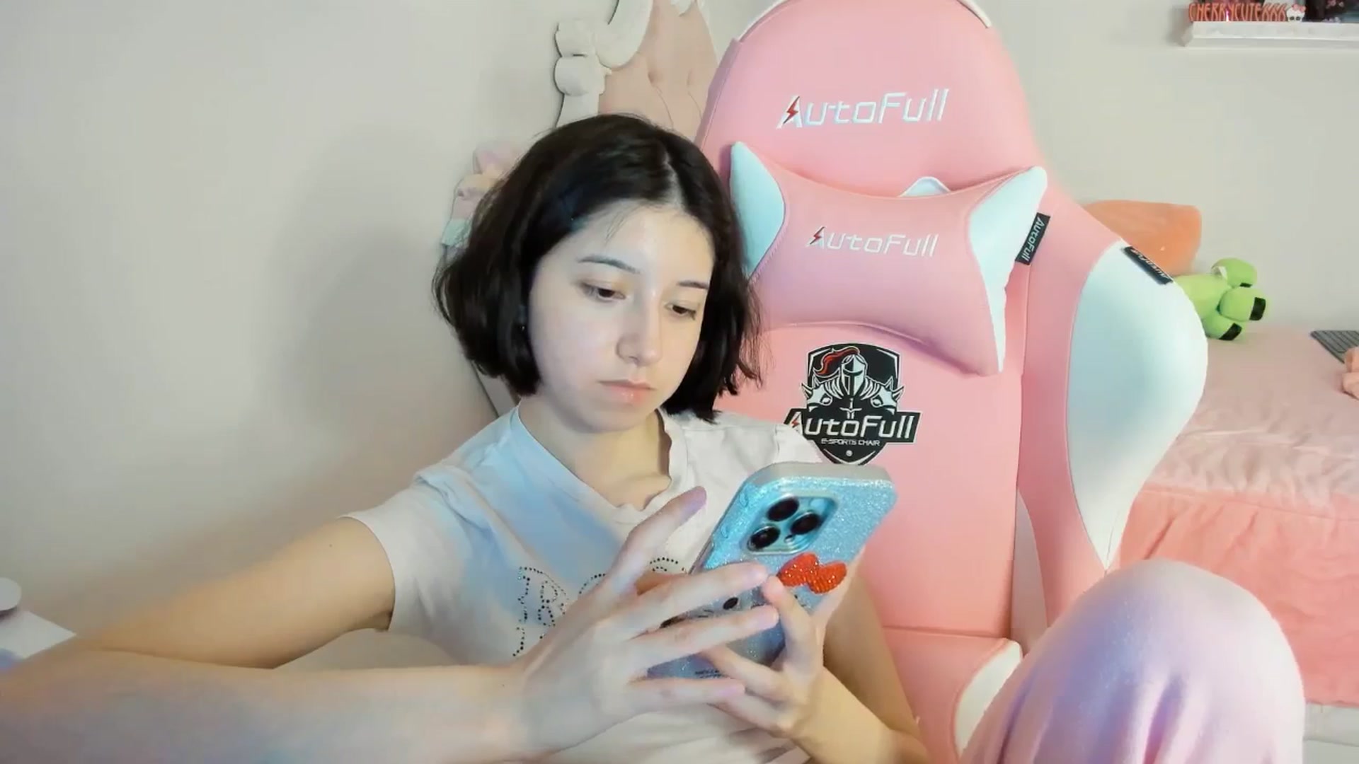 Gallery image thumbnail from Cherrycute666's myfreecams stream on, 08/24/2025, 08:32 image 18 of 20