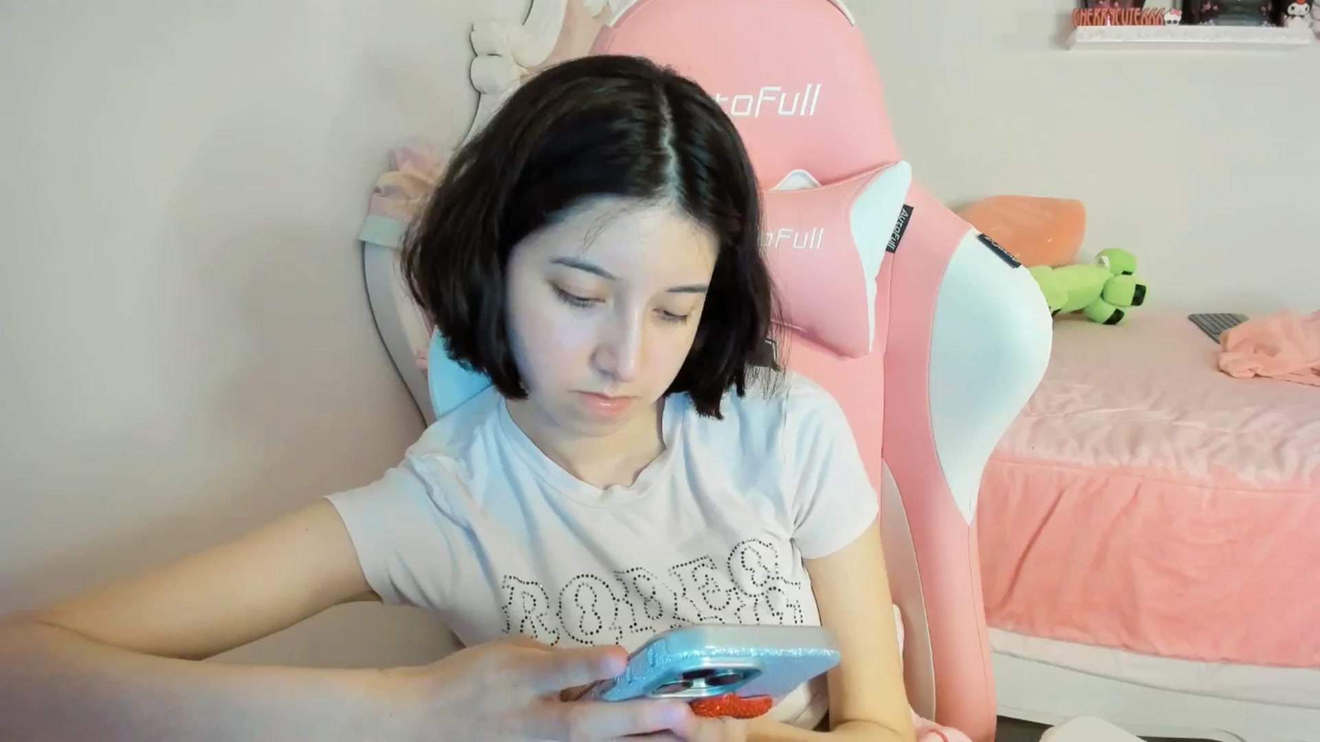 Gallery image thumbnail from Cherrycute666's myfreecams stream on, 08/24/2025, 08:32 image 17 of 20