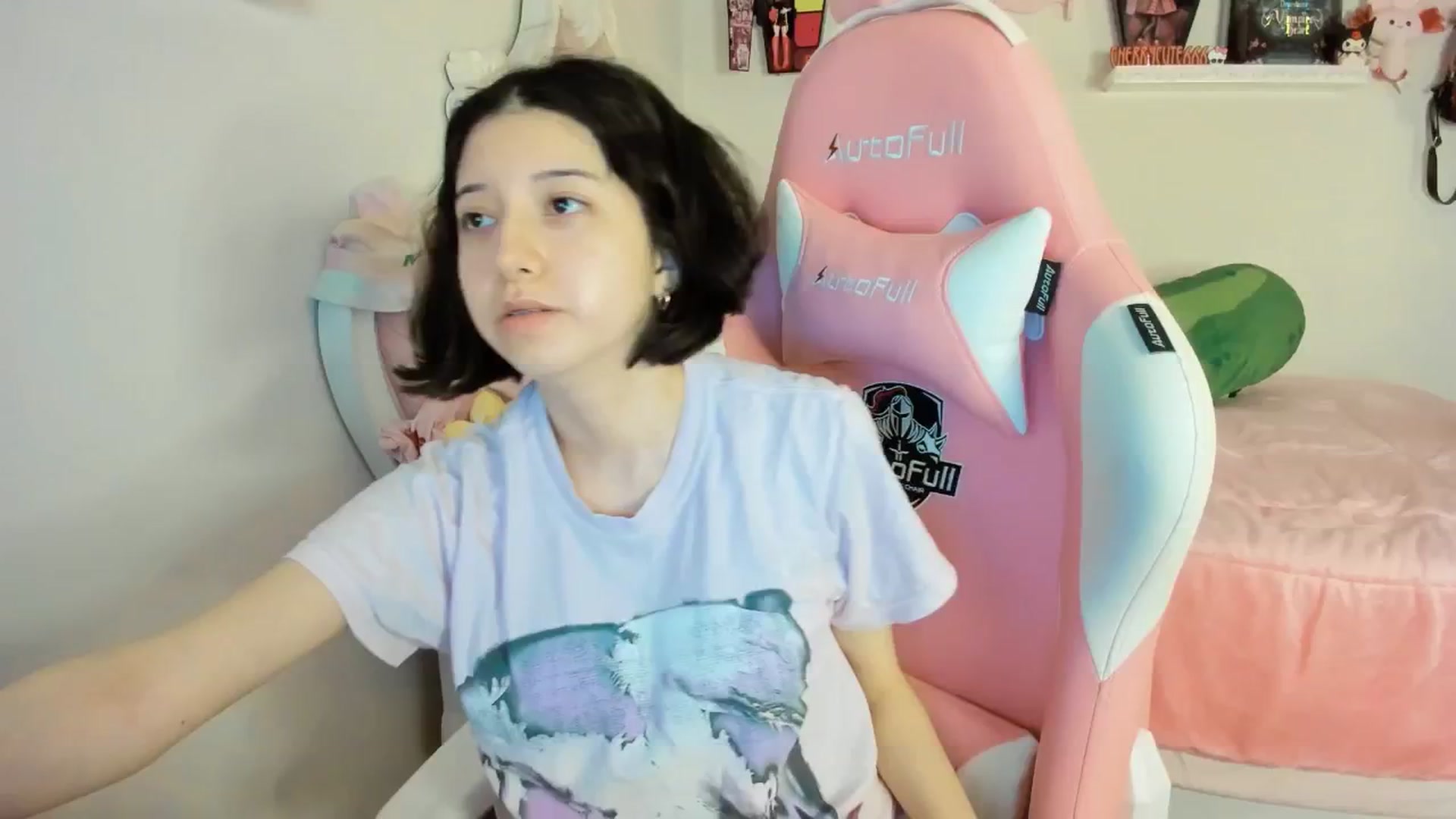 Gallery image thumbnail from Cherrycute666's myfreecams stream on, 08/25/2025, 04:13 image 1 of 20
