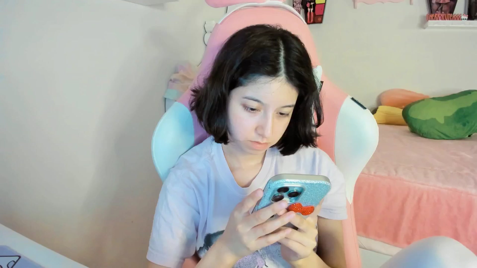 Gallery image thumbnail from Cherrycute666's myfreecams stream on, 08/25/2025, 04:13 image 19 of 20