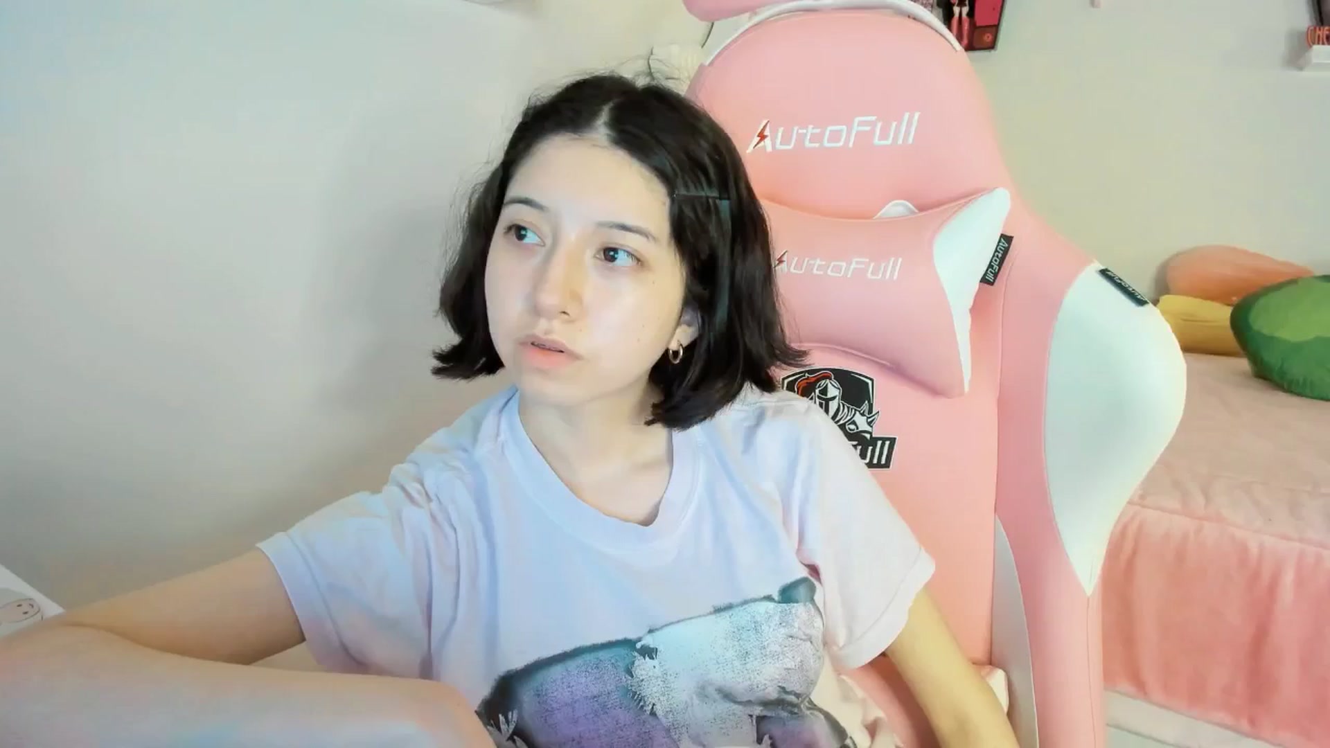 Gallery image thumbnail from Cherrycute666's myfreecams stream on, 08/25/2025, 04:13 image 4 of 20
