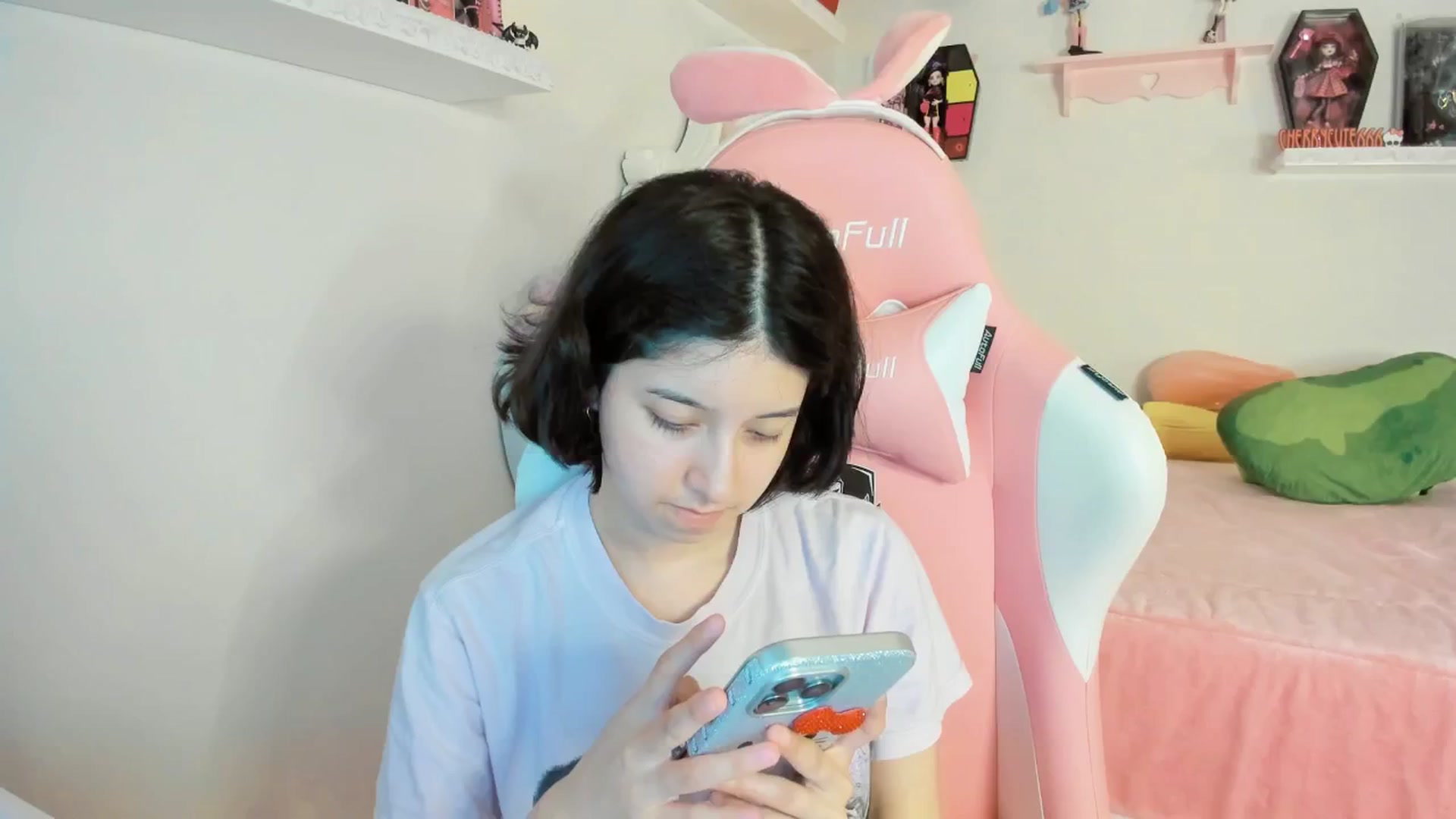 Gallery image thumbnail from Cherrycute666's myfreecams stream on, 08/25/2025, 04:13 image 15 of 20