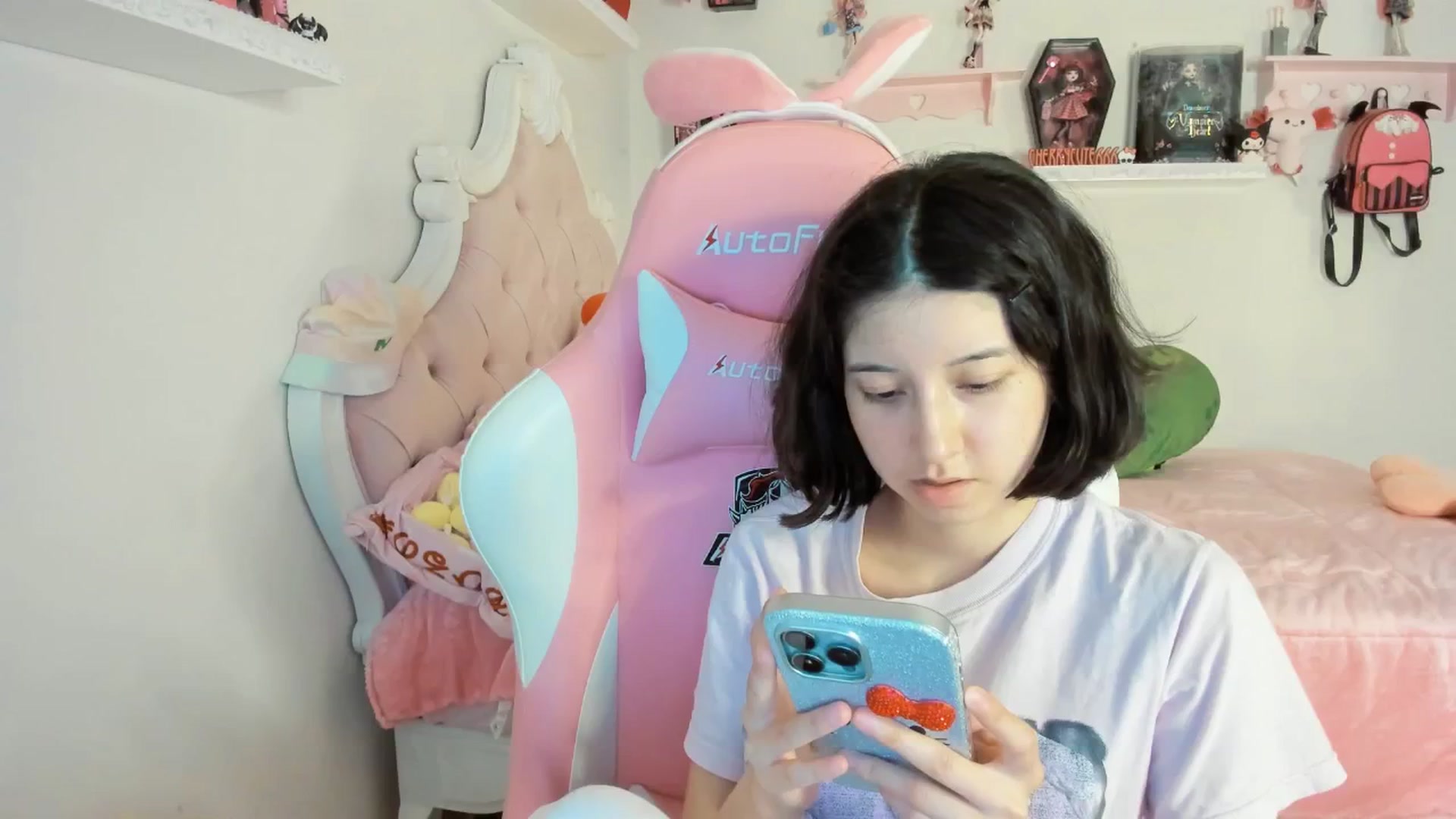 Gallery image thumbnail from Cherrycute666's myfreecams stream on, 08/25/2025, 04:13 image 12 of 20