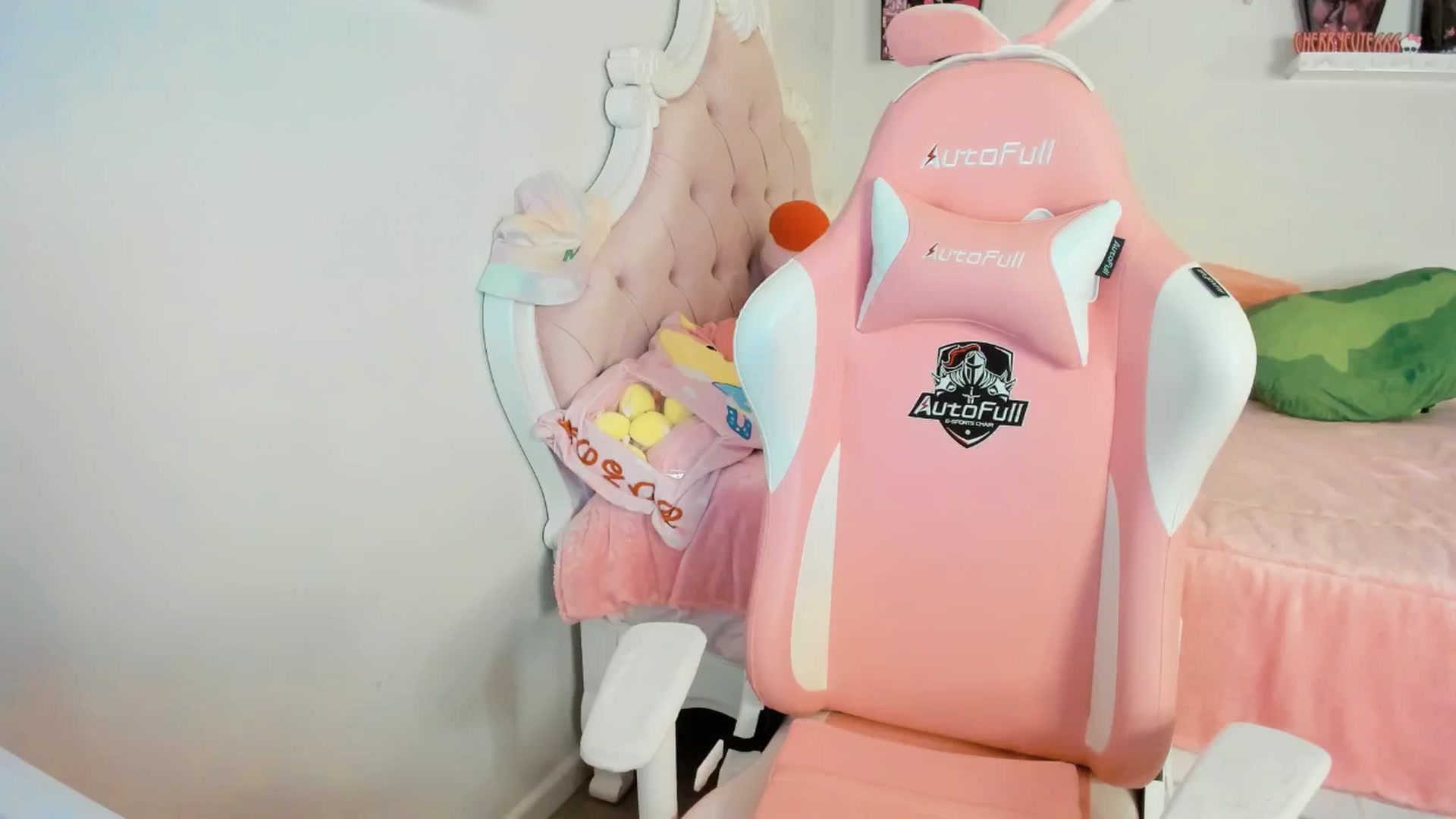 Gallery image thumbnail from Cherrycute666's myfreecams stream on, 08/25/2025, 04:13 image 6 of 20
