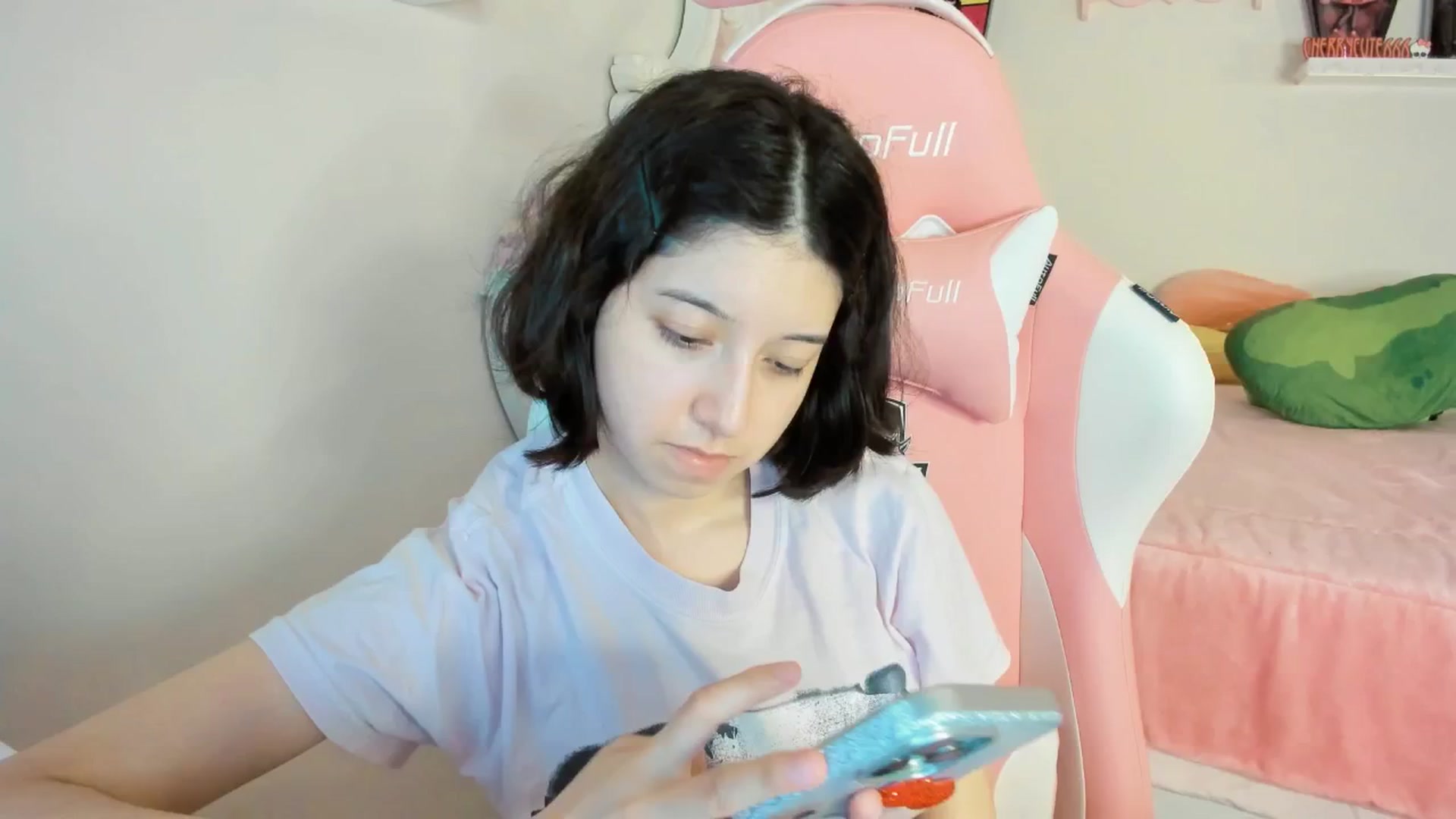 Gallery image thumbnail from Cherrycute666's myfreecams stream on, 08/25/2025, 04:13 image 2 of 20