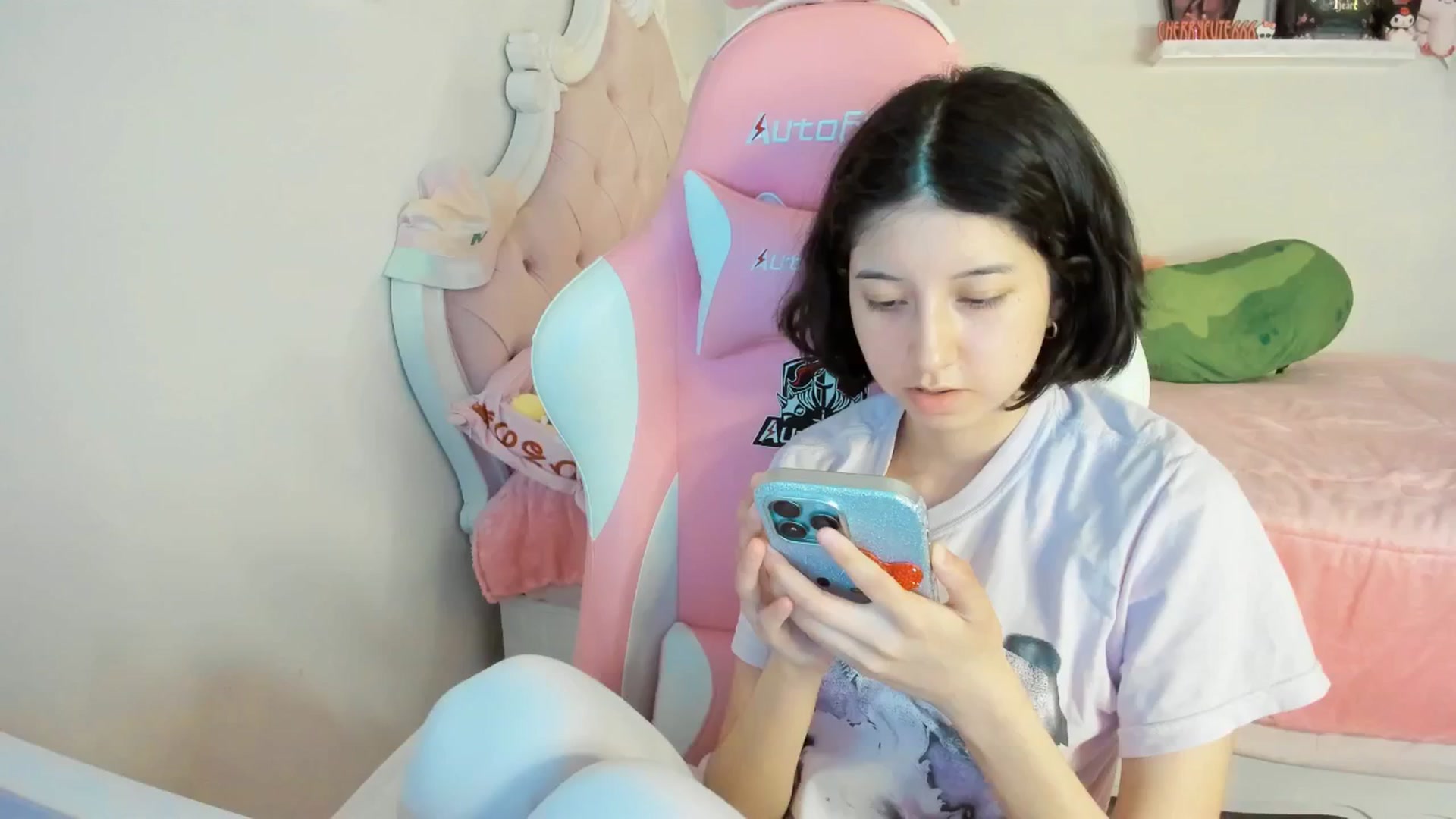 Gallery image thumbnail from Cherrycute666's myfreecams stream on, 08/25/2025, 04:13 image 16 of 20