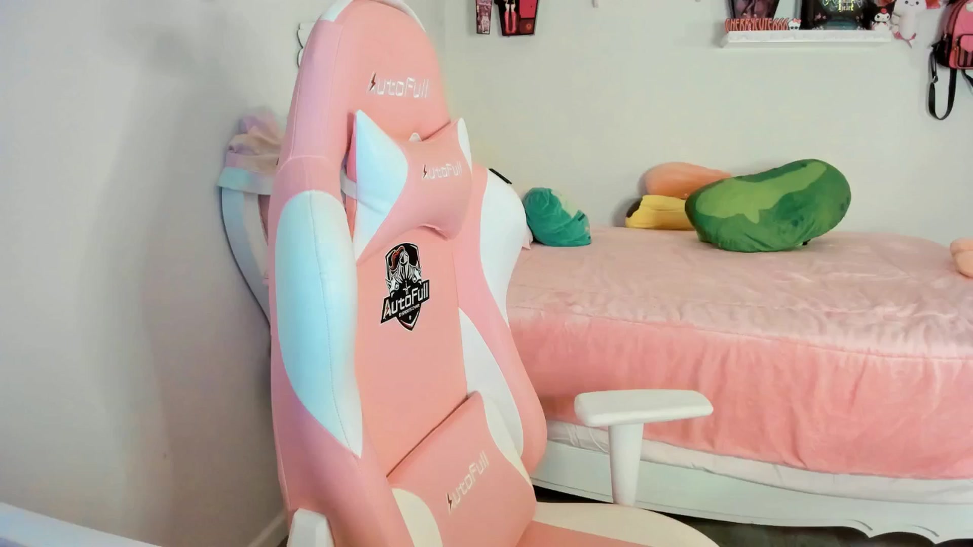Gallery image thumbnail from Cherrycute666's myfreecams stream on, 08/25/2025, 04:13 image 18 of 20