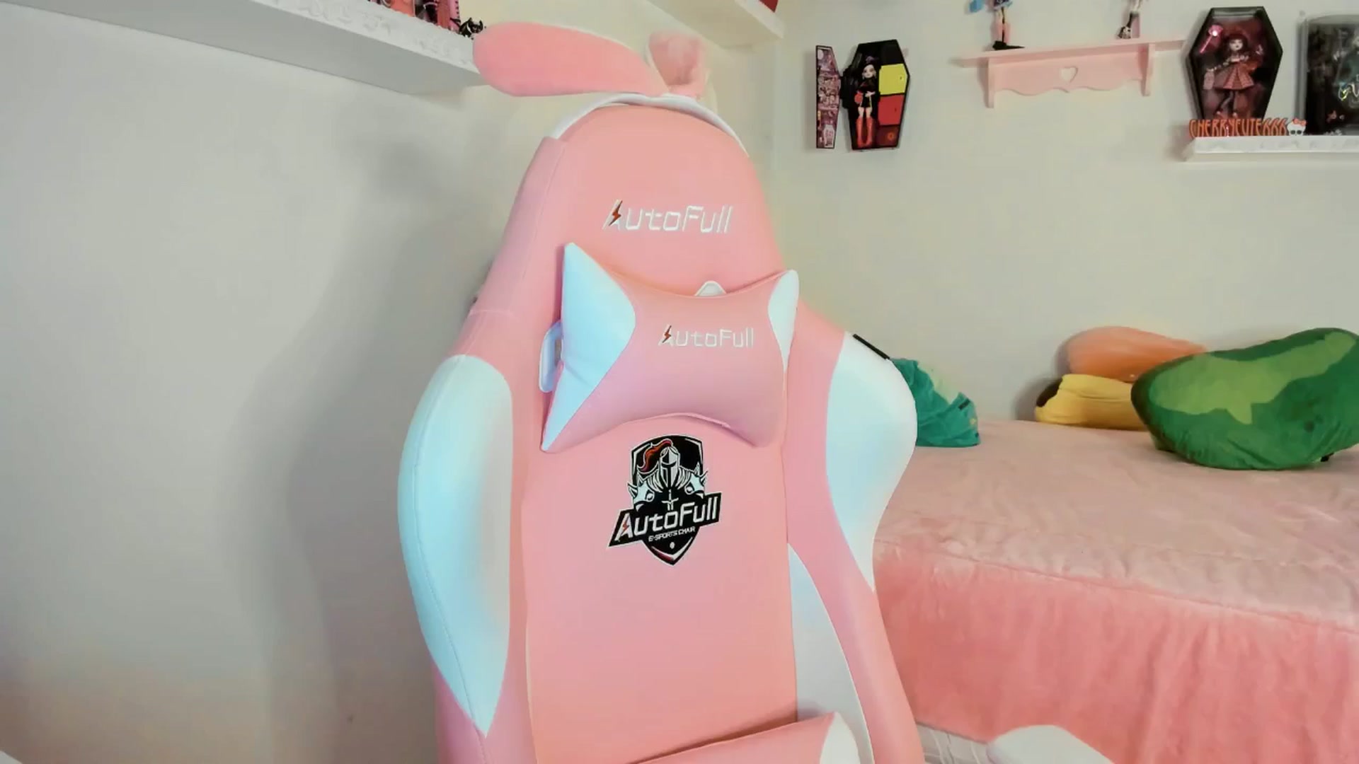 Gallery image thumbnail from Cherrycute666's myfreecams stream on, 08/25/2025, 04:13 image 14 of 20