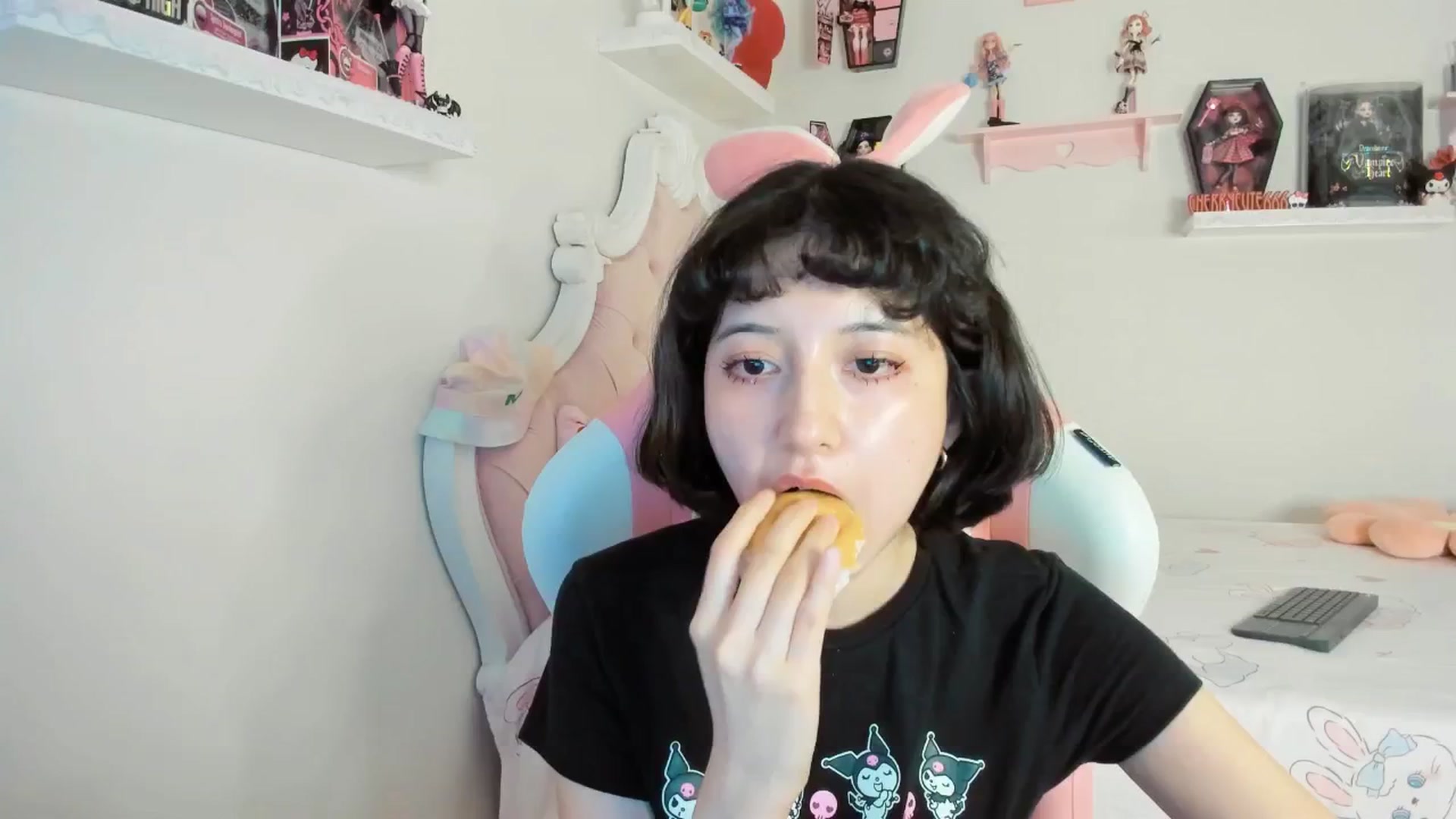 Gallery image thumbnail from Cherrycute666's myfreecams stream on, 08/28/2025, 06:40 image 7 of 20