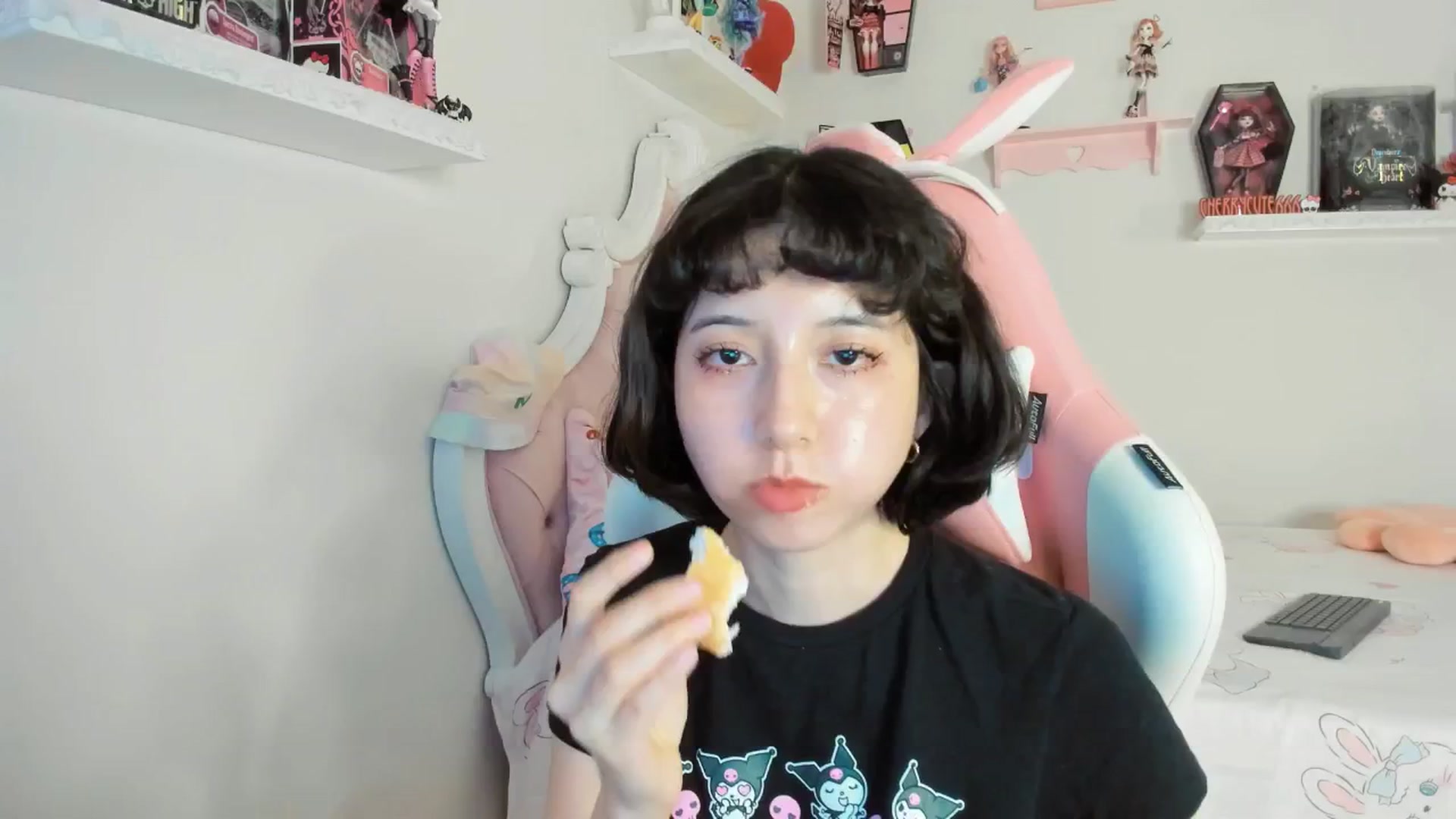 Gallery image thumbnail from Cherrycute666's myfreecams stream on, 08/28/2025, 06:40 image 6 of 20
