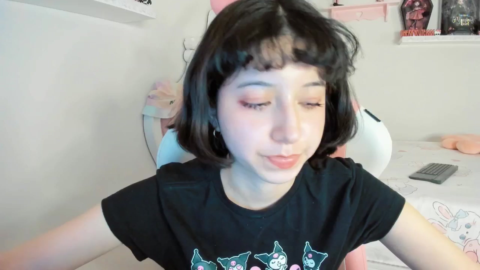 Gallery image thumbnail from Cherrycute666's myfreecams stream on, 08/28/2025, 06:40 image 16 of 20