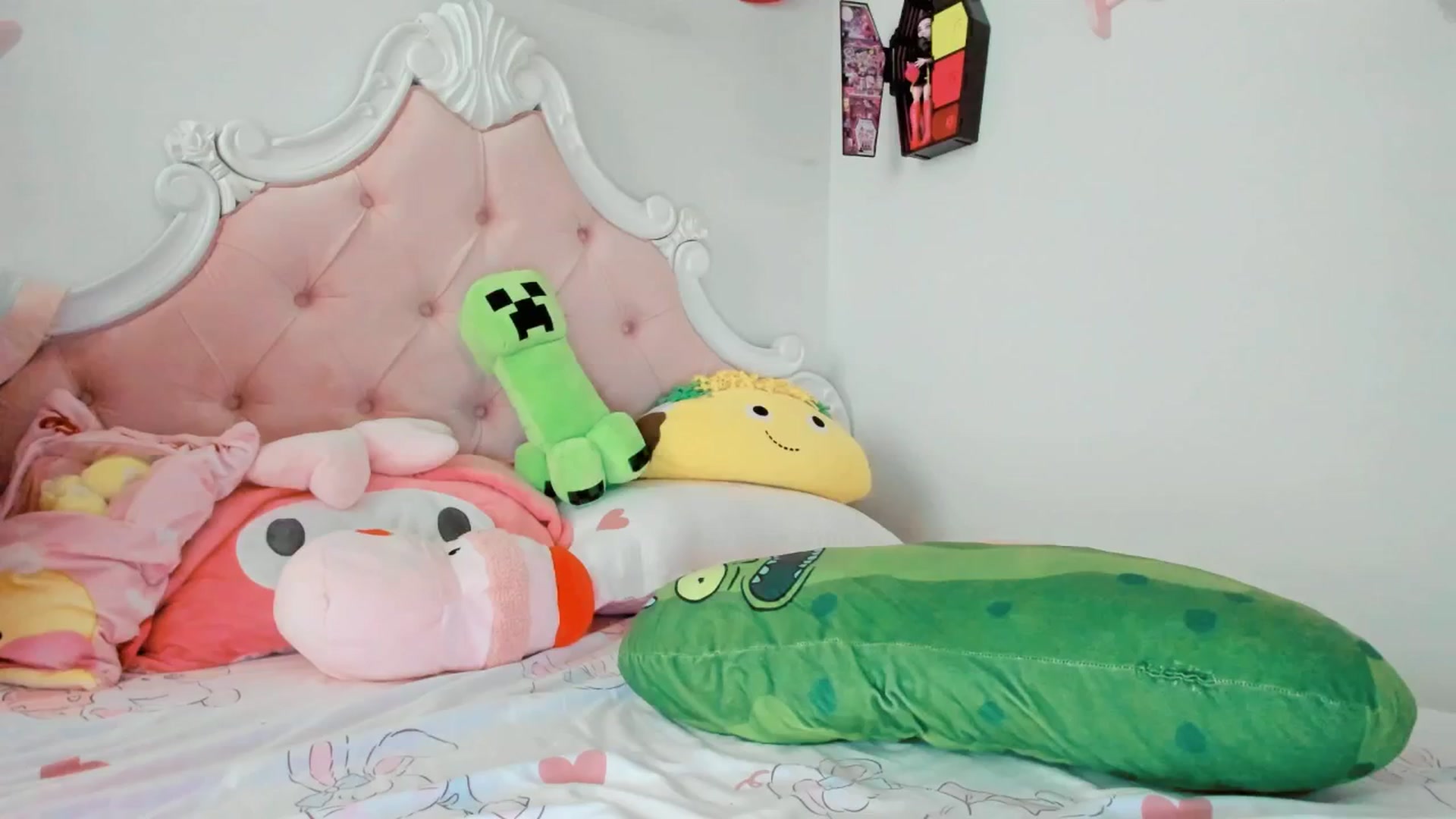 Gallery image thumbnail from Cherrycute666's myfreecams stream on, 08/29/2025, 24:04 image 18 of 20