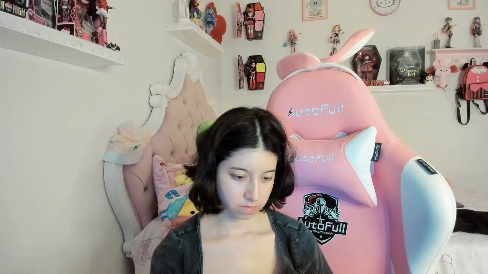 Gallery image thumbnail from Cherrycute666's myfreecams stream on, 08/29/2025, 02:18 image 13 of 20