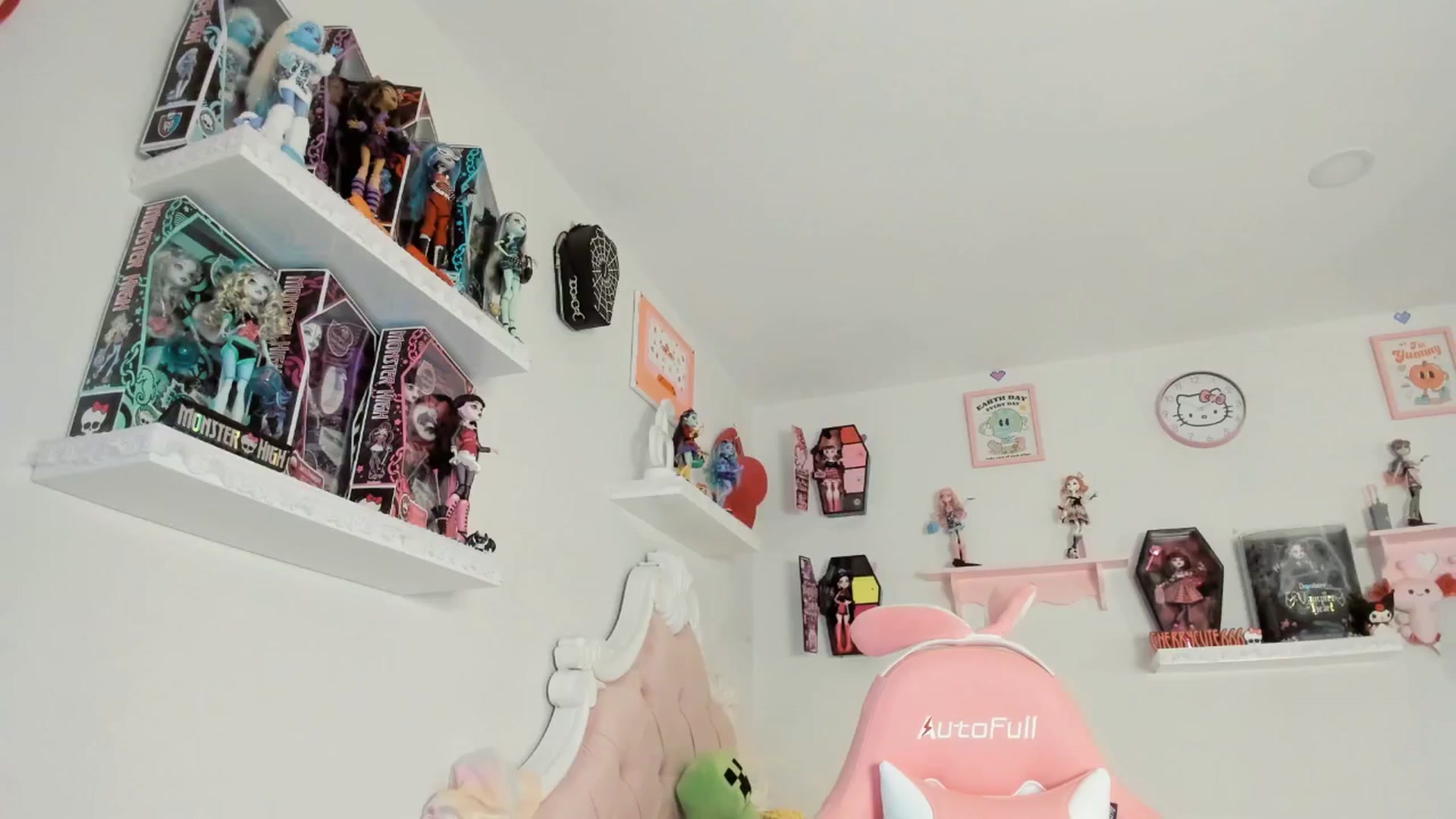 Gallery image thumbnail from Cherrycute666's myfreecams stream on, 08/29/2025, 02:18 image 10 of 20