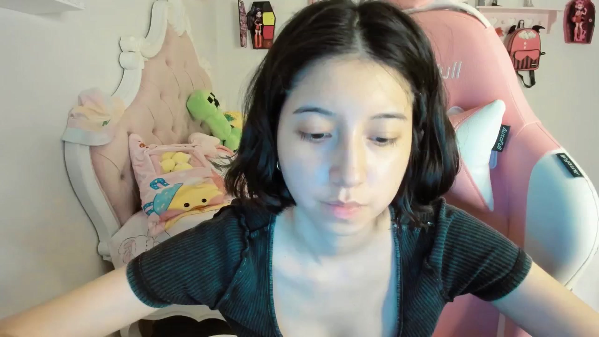 Gallery image thumbnail from Cherrycute666's myfreecams stream on, 08/29/2025, 07:45 image 2 of 20