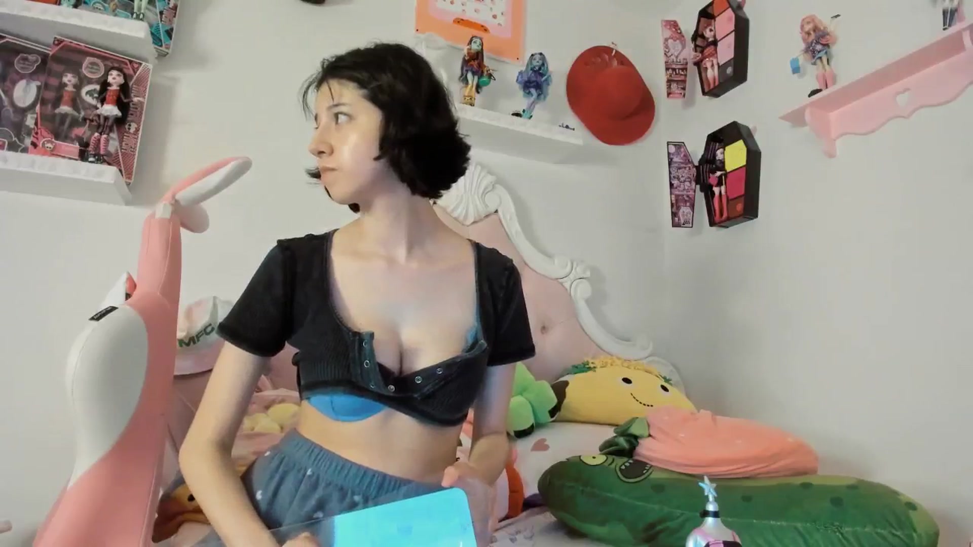 Gallery image thumbnail from Cherrycute666's myfreecams stream on, 08/29/2025, 07:45 image 6 of 20