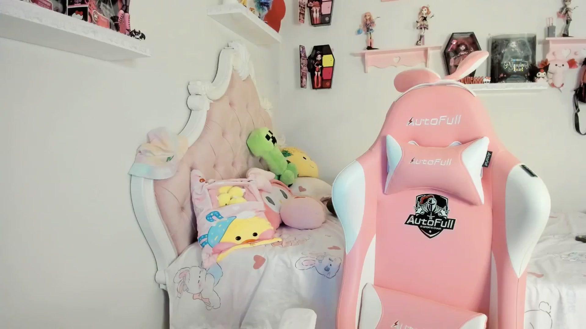 Gallery image thumbnail from Cherrycute666's myfreecams stream on, 08/29/2025, 07:45 image 12 of 20
