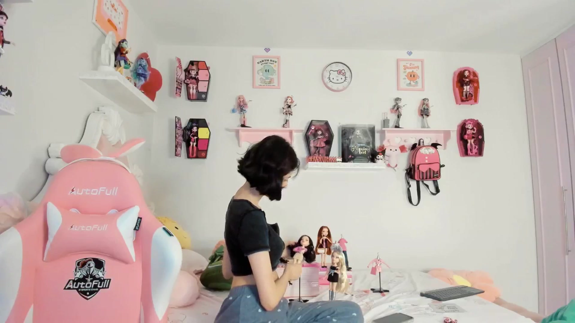 Gallery image thumbnail from Cherrycute666's myfreecams stream on, 08/29/2025, 07:45 image 9 of 20