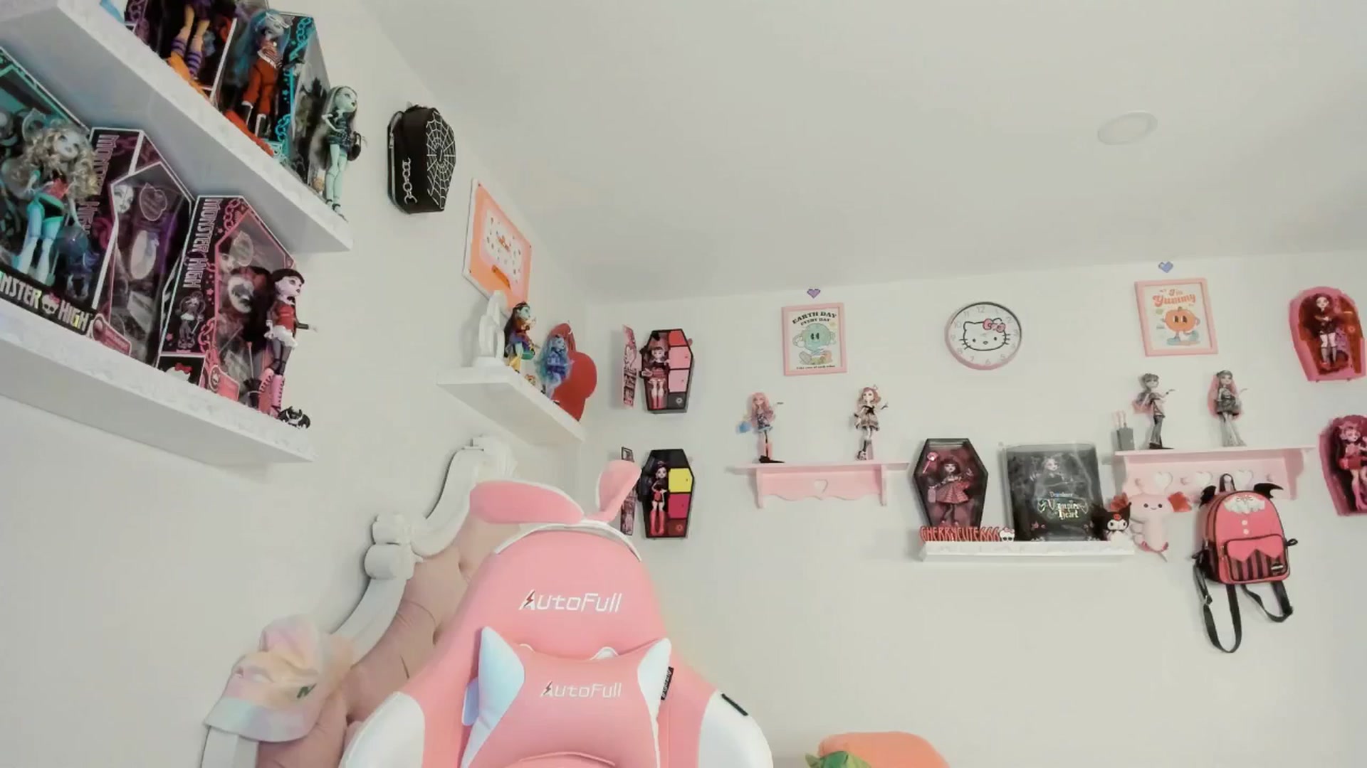 Gallery image thumbnail from Cherrycute666's myfreecams stream on, 08/29/2025, 08:15 image 2 of 20