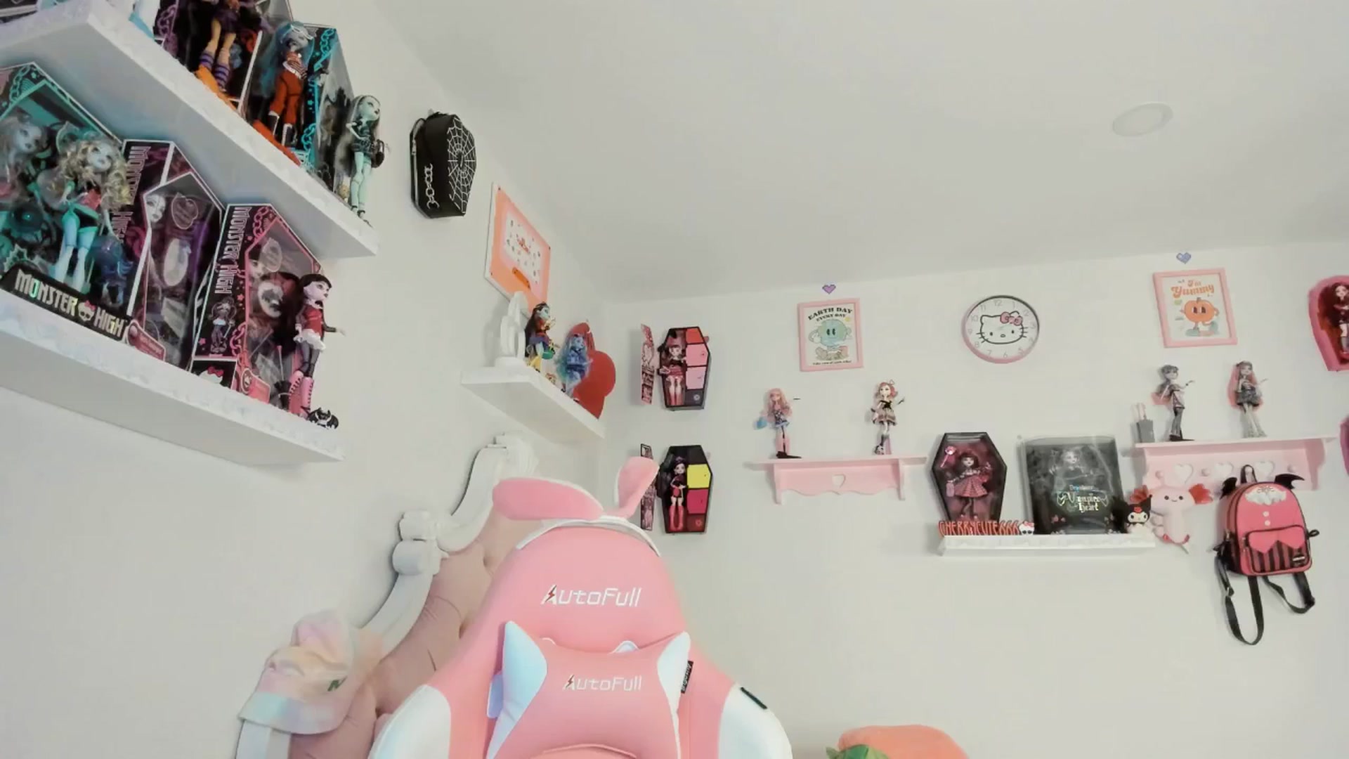 Gallery image thumbnail from Cherrycute666's myfreecams stream on, 08/29/2025, 08:15 image 1 of 20