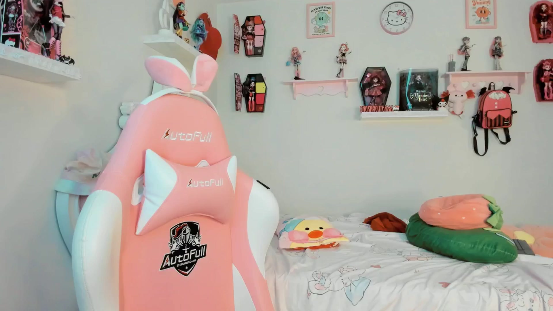 Gallery image thumbnail from Cherrycute666's myfreecams stream on, 08/30/2025, 01:56 image 2 of 20