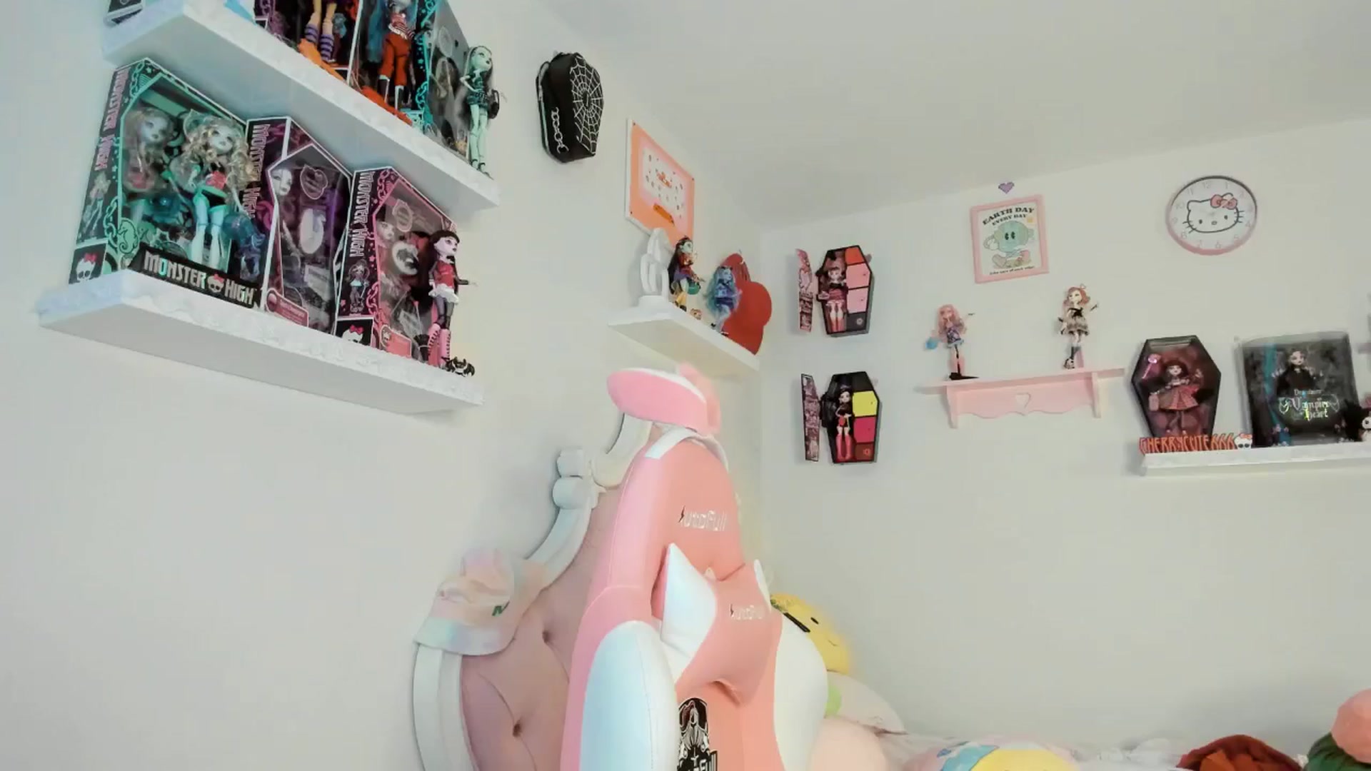 Gallery image thumbnail from Cherrycute666's myfreecams stream on, 08/30/2025, 01:56 image 14 of 20