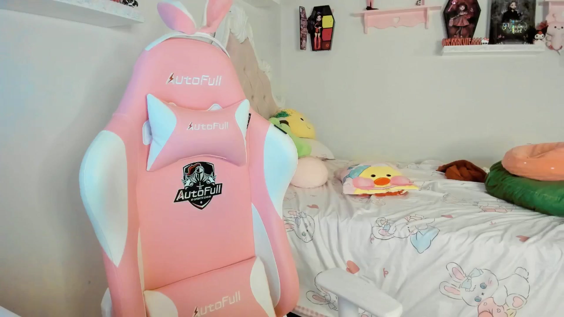 Gallery image thumbnail from Cherrycute666's myfreecams stream on, 08/30/2025, 01:56 image 19 of 20