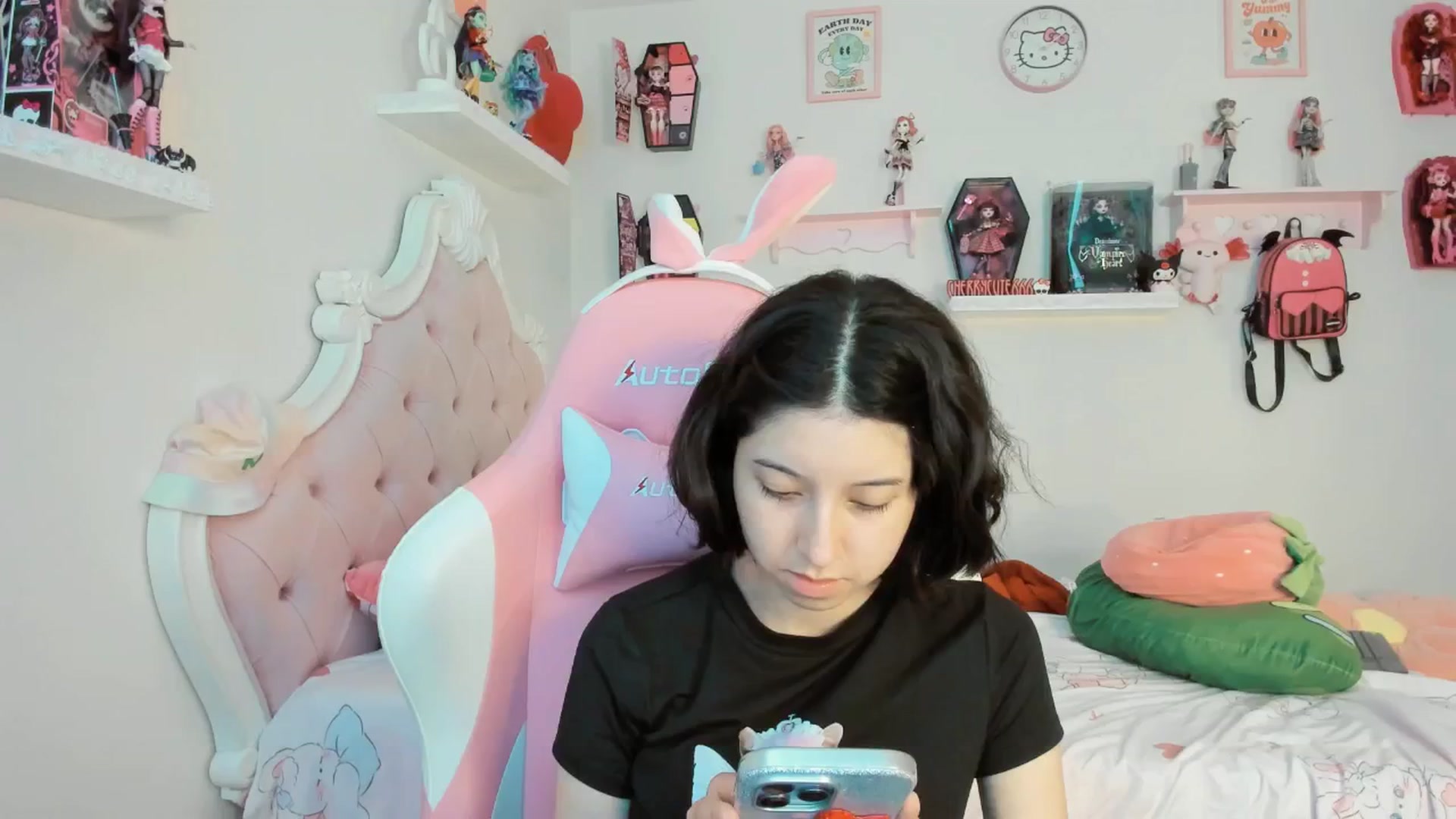 Gallery image thumbnail from Cherrycute666's myfreecams stream on, 08/30/2025, 01:56 image 1 of 20