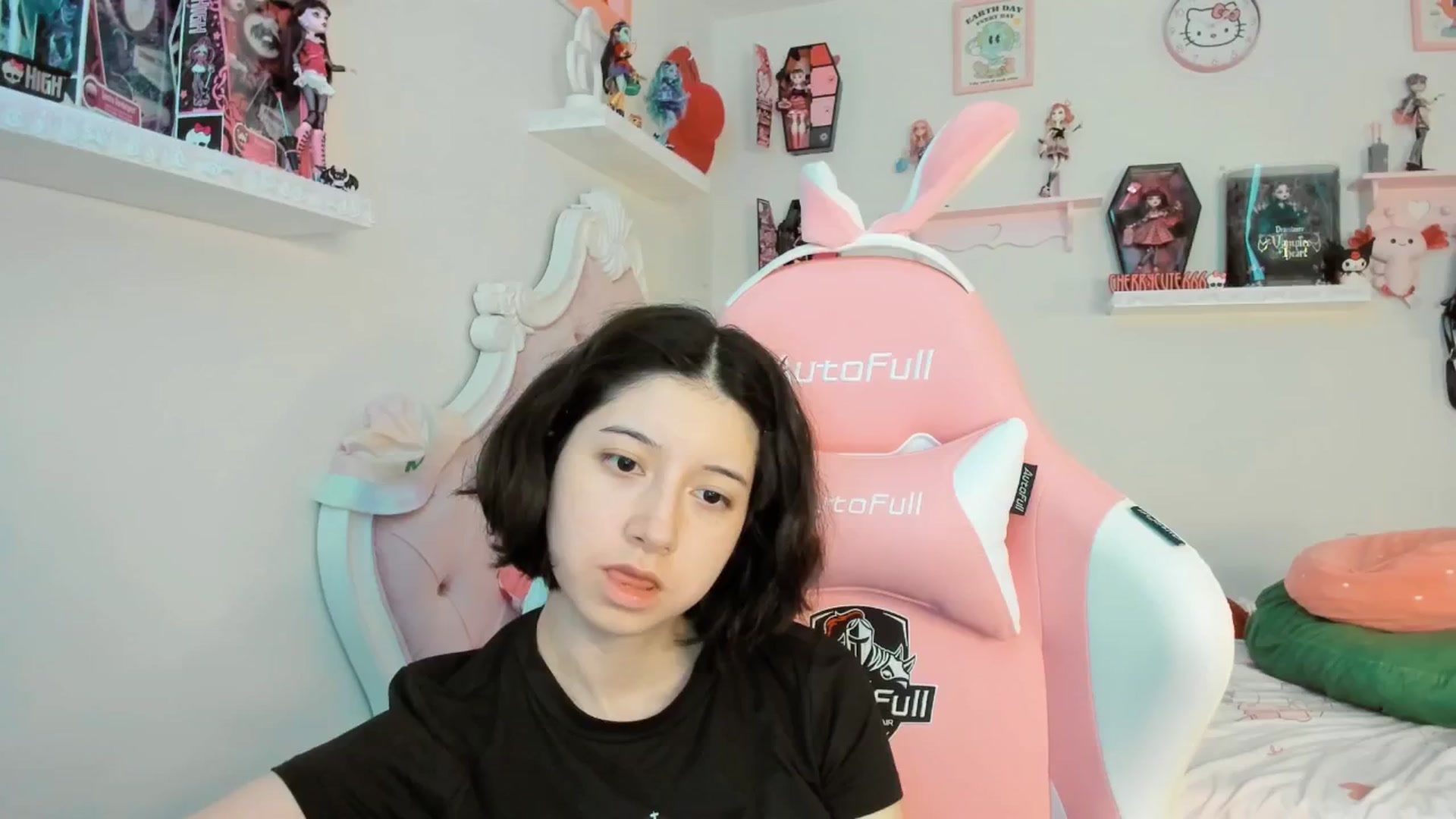 Gallery image thumbnail from Cherrycute666's myfreecams stream on, 08/30/2025, 01:56 image 3 of 20