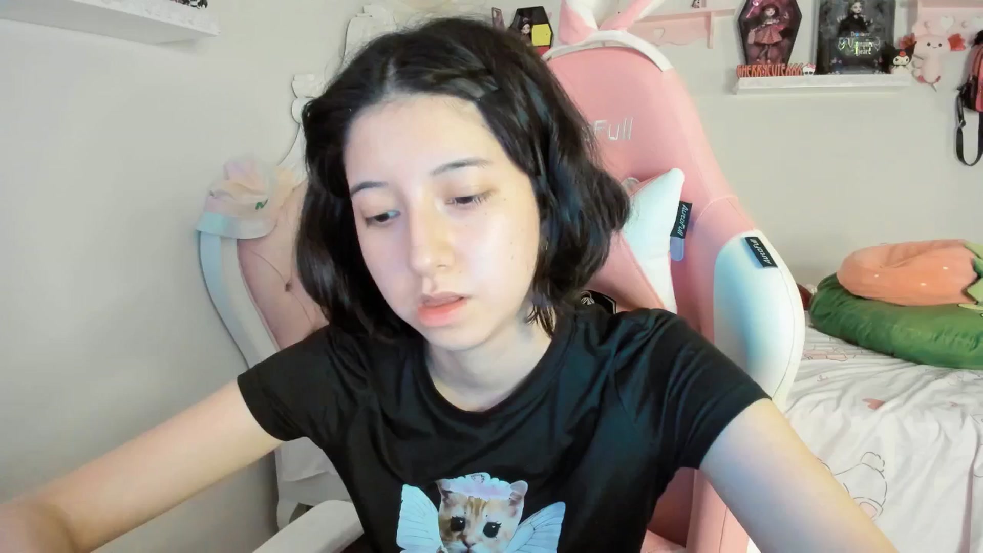 Gallery image thumbnail from Cherrycute666's myfreecams stream on, 08/30/2025, 01:56 image 16 of 20