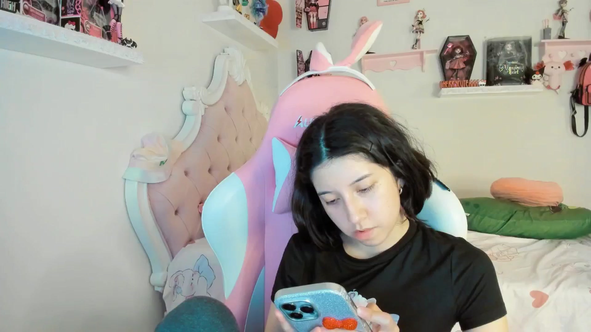 Gallery image thumbnail from Cherrycute666's myfreecams stream on, 08/30/2025, 04:20 image 18 of 20