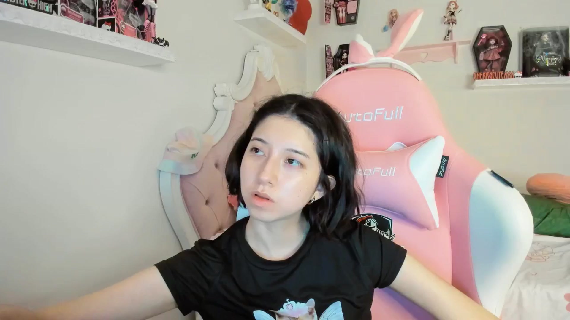 Gallery image thumbnail from Cherrycute666's myfreecams stream on, 08/30/2025, 04:20 image 17 of 20