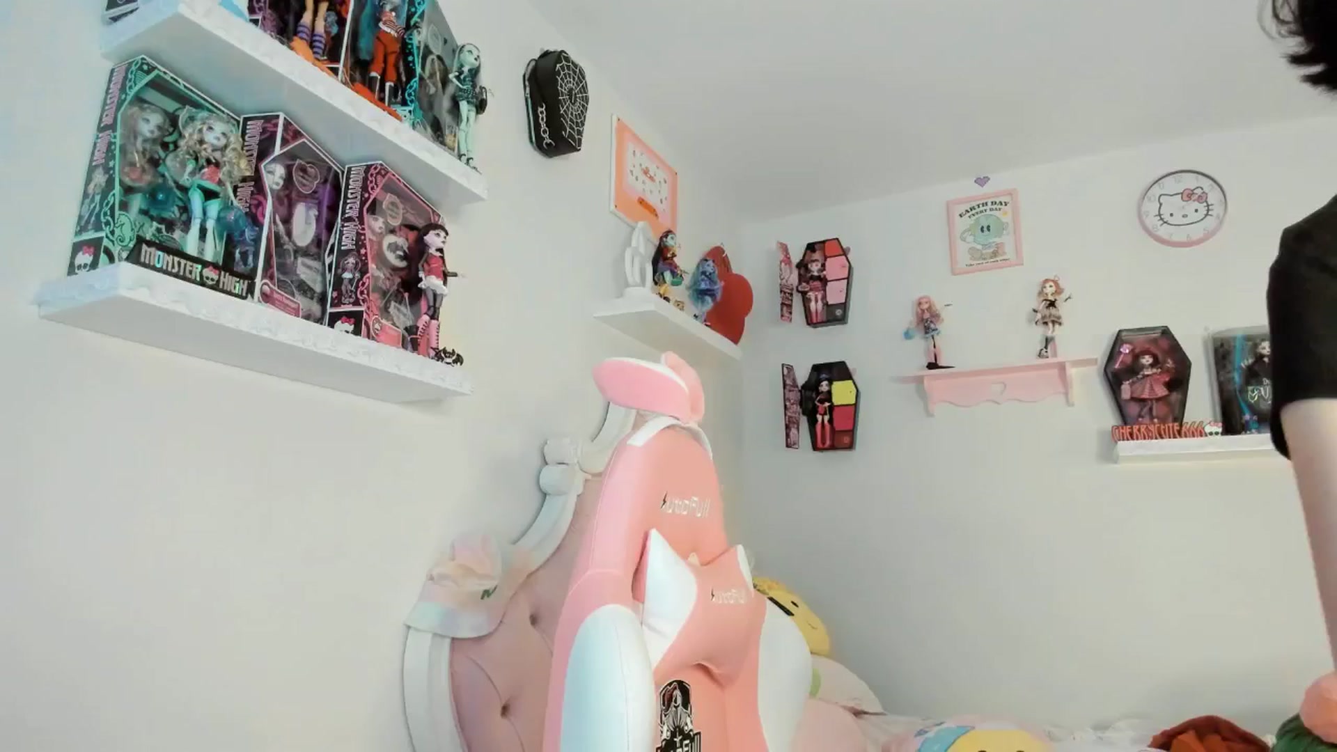 Gallery image thumbnail from Cherrycute666's myfreecams stream on, 08/30/2025, 04:20 image 4 of 20