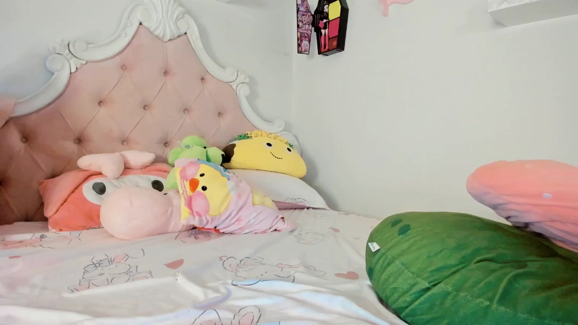 Gallery image thumbnail from Cherrycute666's myfreecams stream on, 08/30/2025, 08:40 image 12 of 20