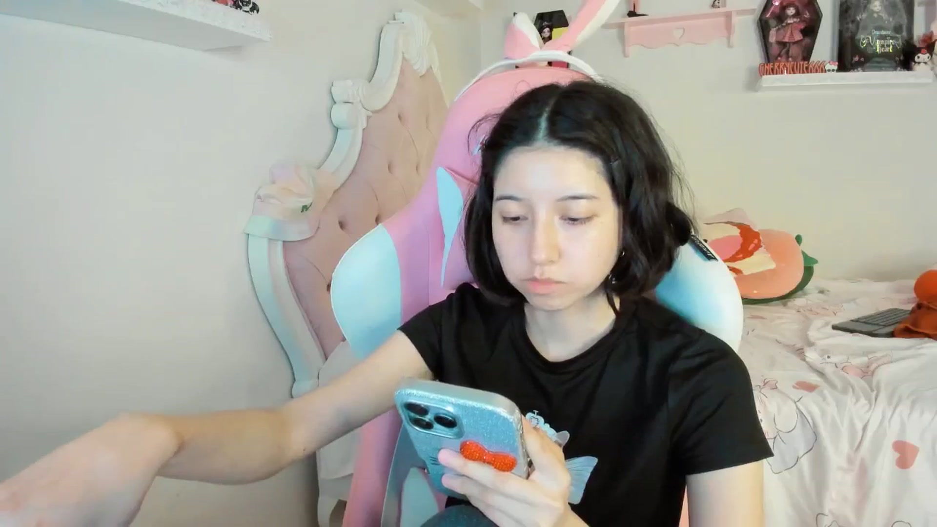 Gallery image thumbnail from Cherrycute666's myfreecams stream on, 08/30/2025, 08:40 image 15 of 20