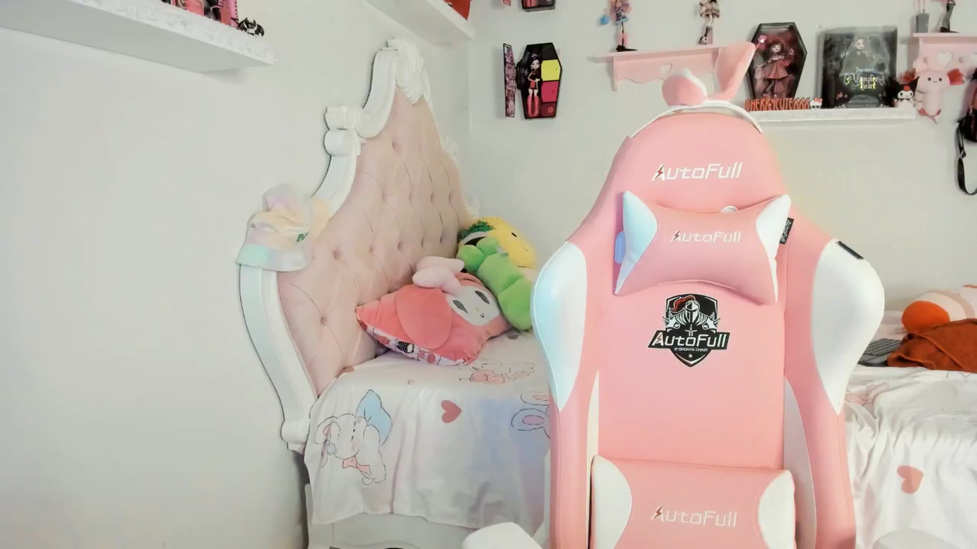 Gallery image thumbnail from Cherrycute666's myfreecams stream on, 08/30/2025, 08:40 image 19 of 20