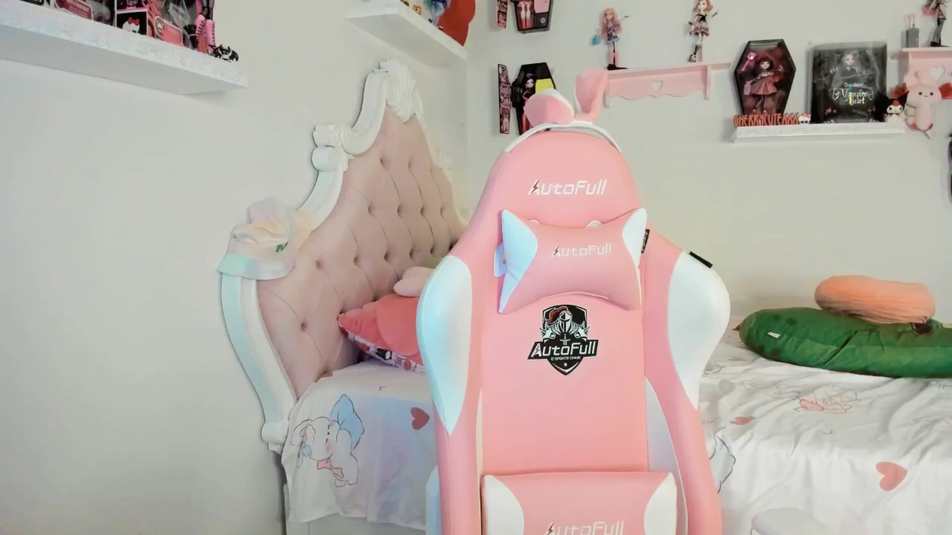 Gallery image thumbnail from Cherrycute666's myfreecams stream on, 08/30/2025, 08:40 image 6 of 20