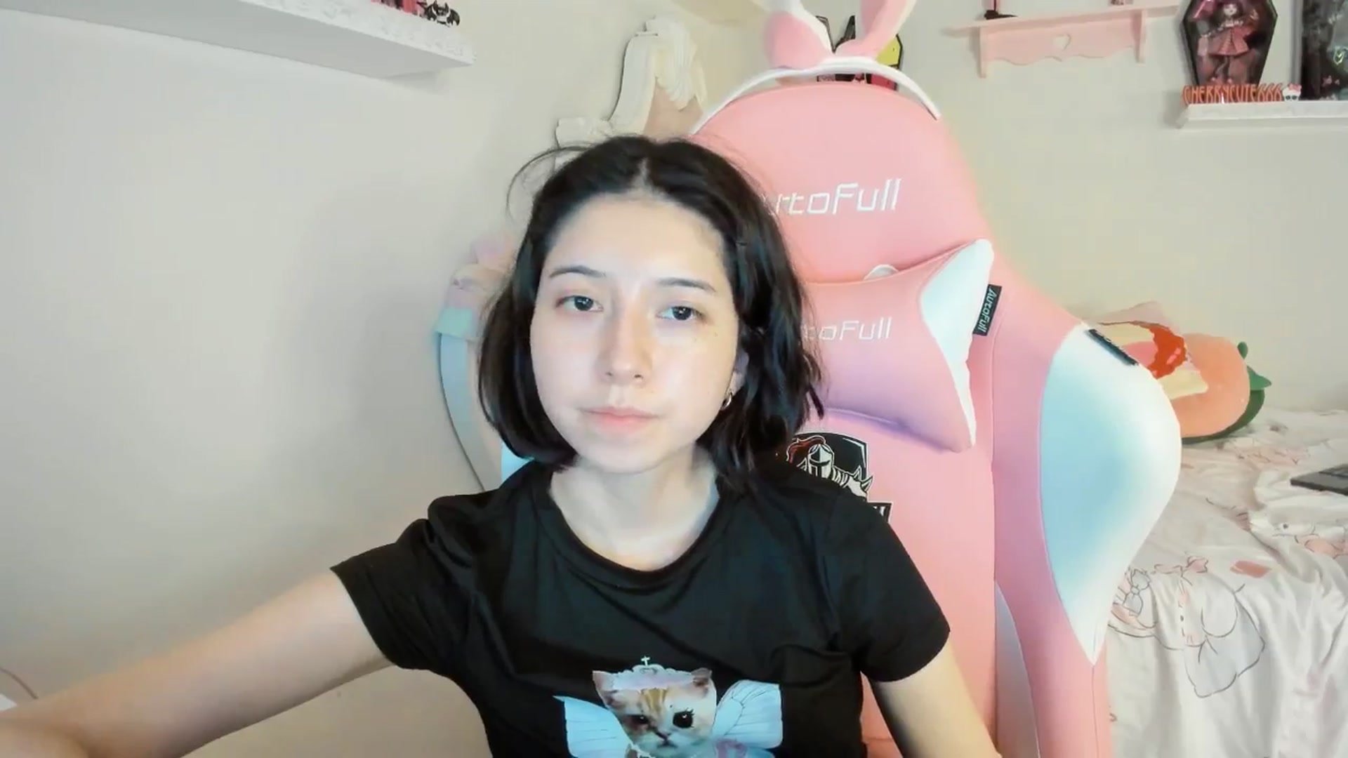 Gallery image thumbnail from Cherrycute666's myfreecams stream on, 08/30/2025, 08:40 image 16 of 20