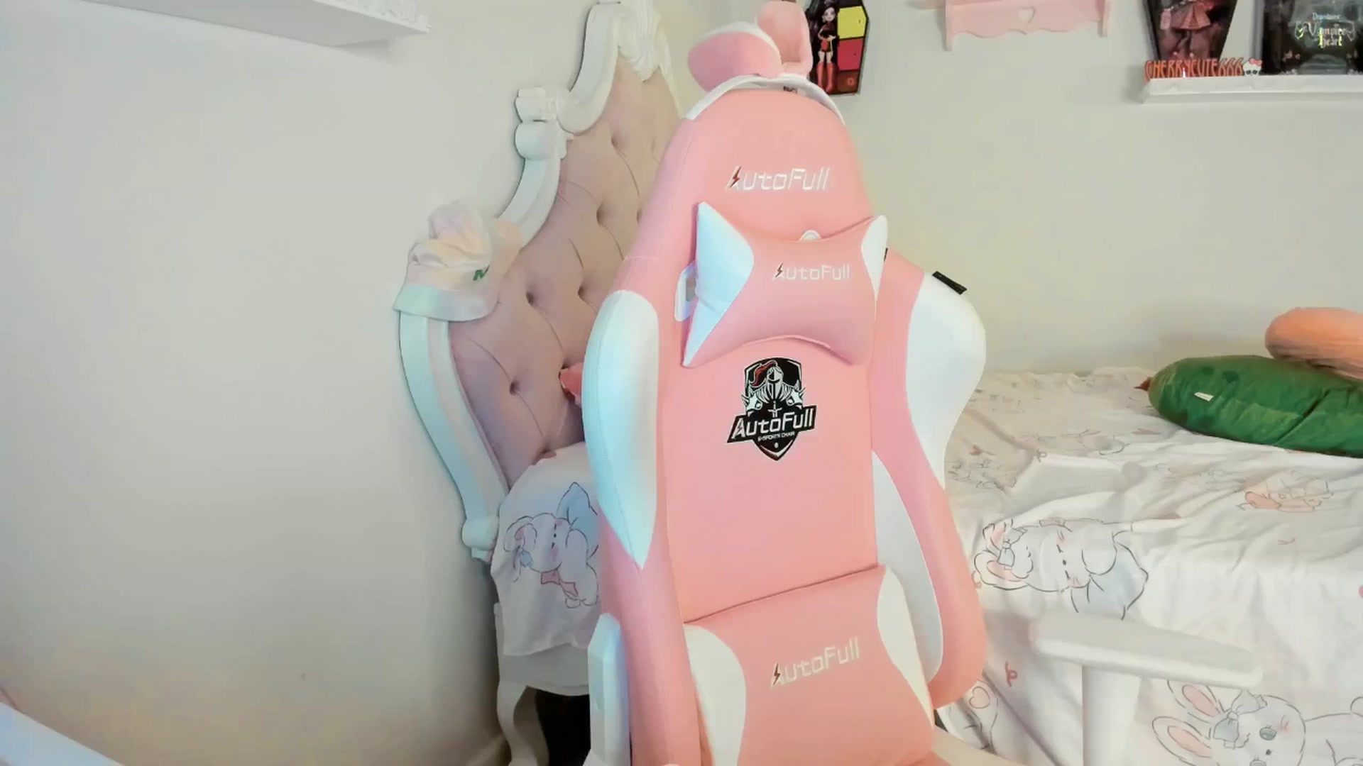 Gallery image thumbnail from Cherrycute666's myfreecams stream on, 08/30/2025, 08:40 image 10 of 20