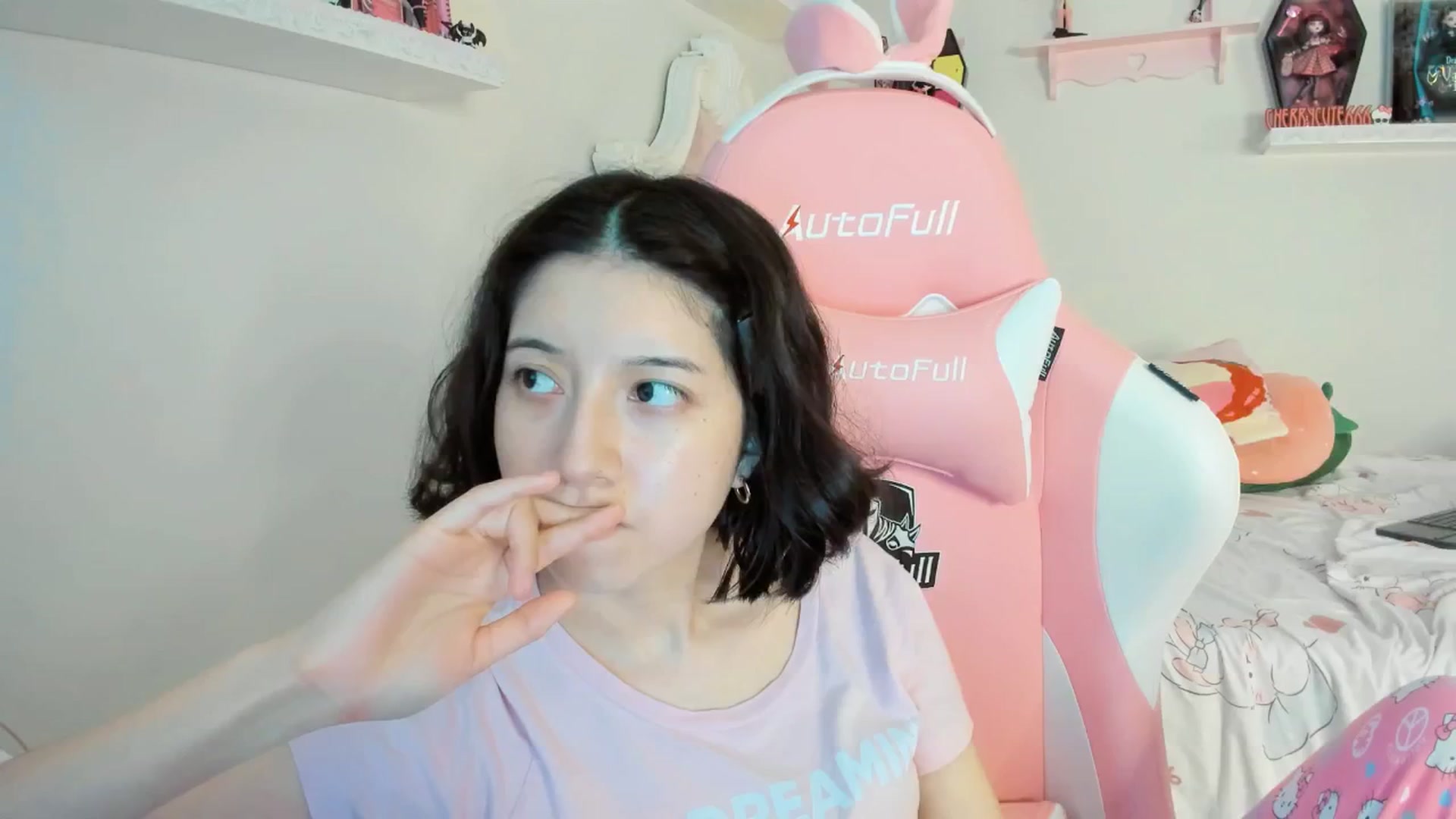 Gallery image thumbnail from Cherrycute666's myfreecams stream on, 08/31/2025, 24:03 image 14 of 20
