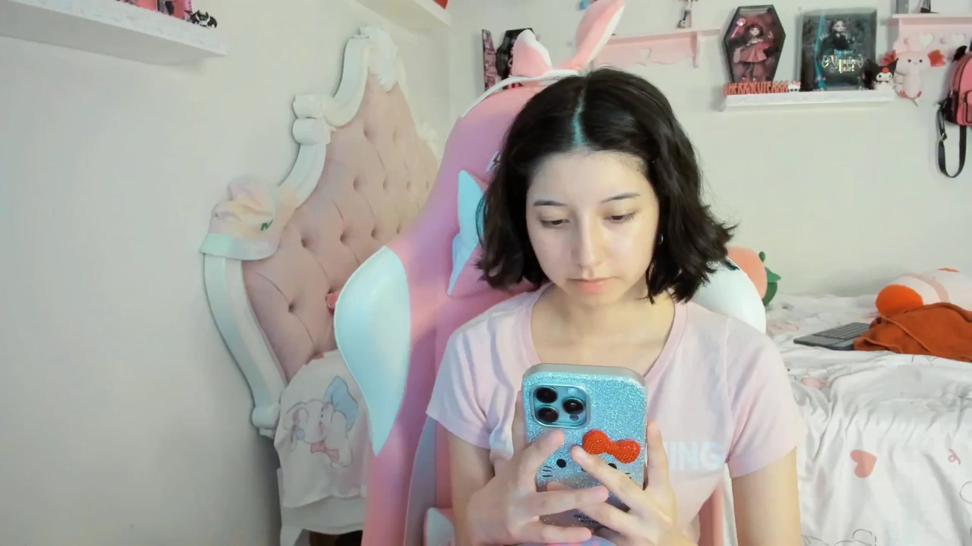 Gallery image thumbnail from Cherrycute666's myfreecams stream on, 08/31/2025, 24:03 image 19 of 20