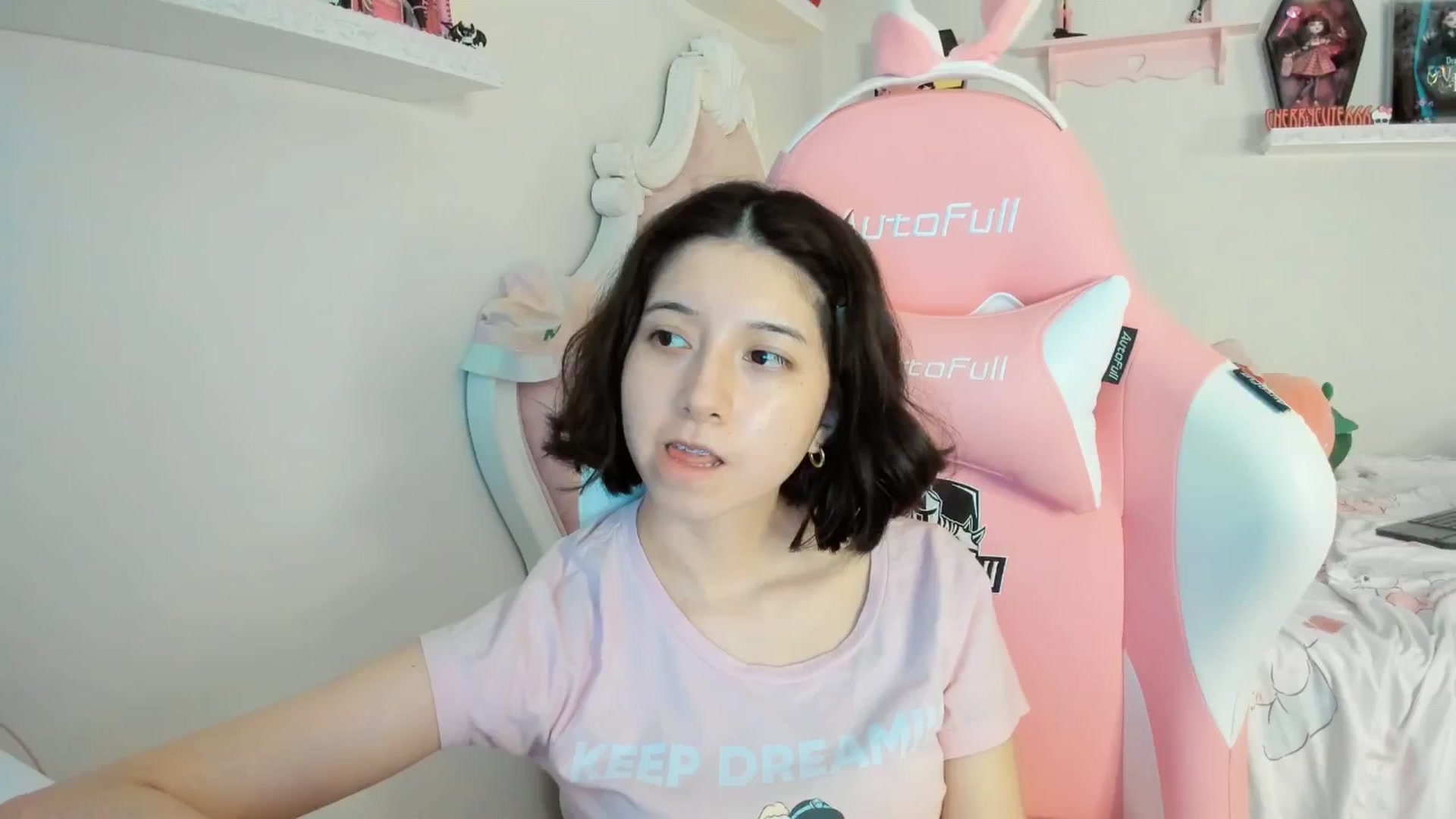 Gallery image thumbnail from Cherrycute666's myfreecams stream on, 08/31/2025, 24:03 image 15 of 20