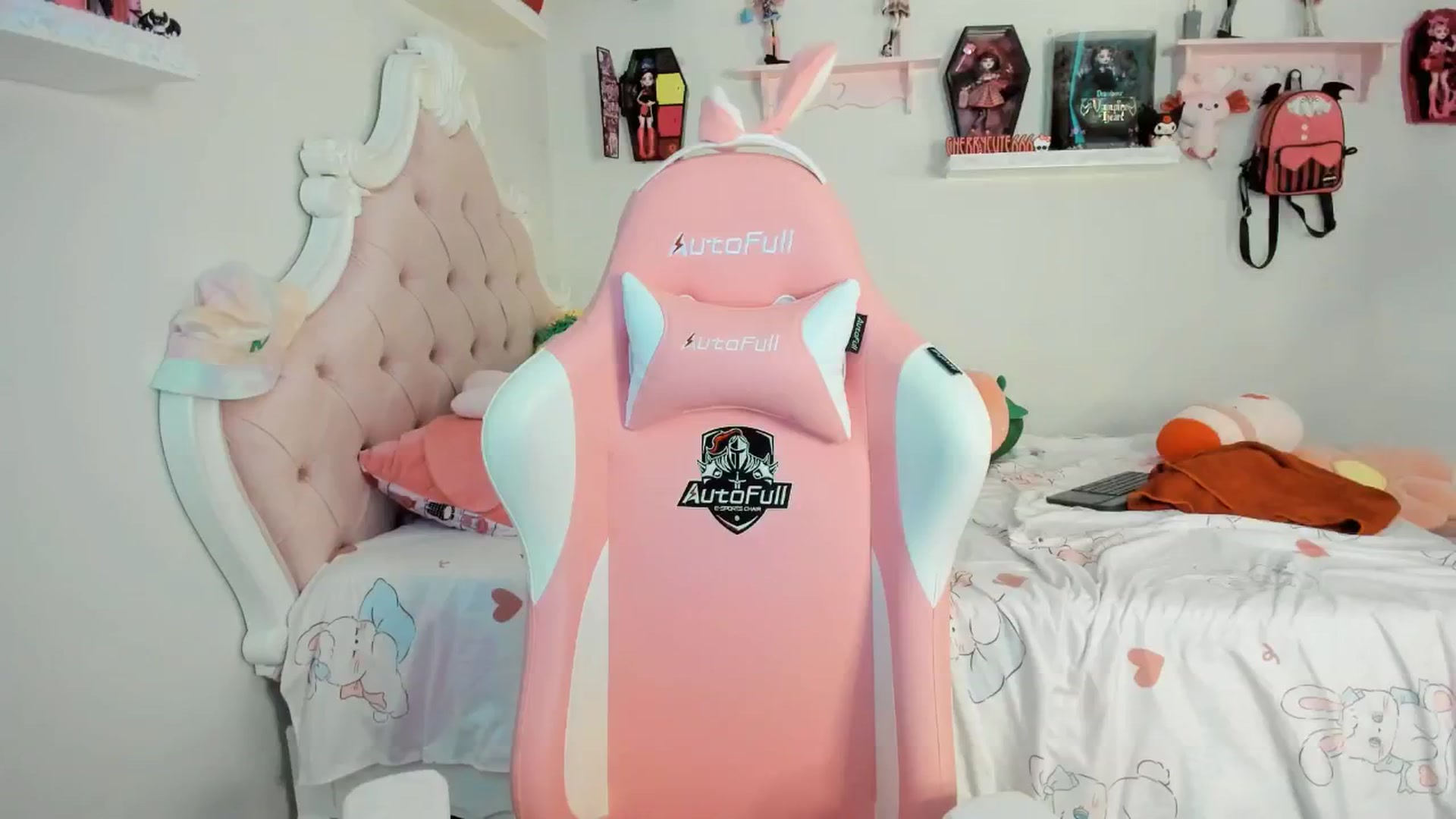 Gallery image thumbnail from Cherrycute666's myfreecams stream on, 08/31/2025, 24:03 image 11 of 20
