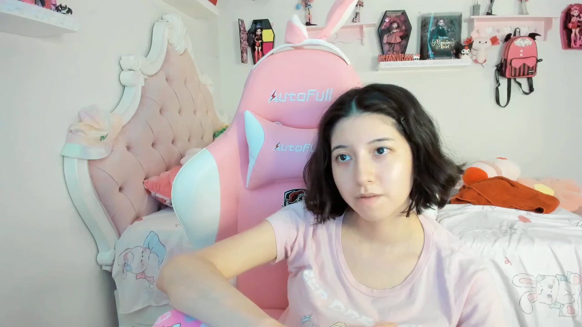 Gallery image thumbnail from Cherrycute666's myfreecams stream on, 08/31/2025, 24:03 image 10 of 20
