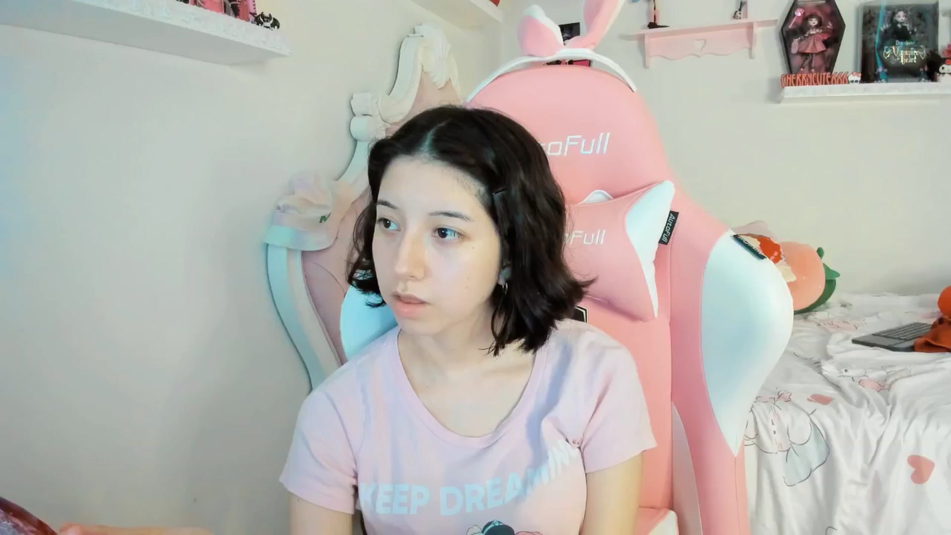 Gallery image thumbnail from Cherrycute666's myfreecams stream on, 08/31/2025, 24:03 image 18 of 20