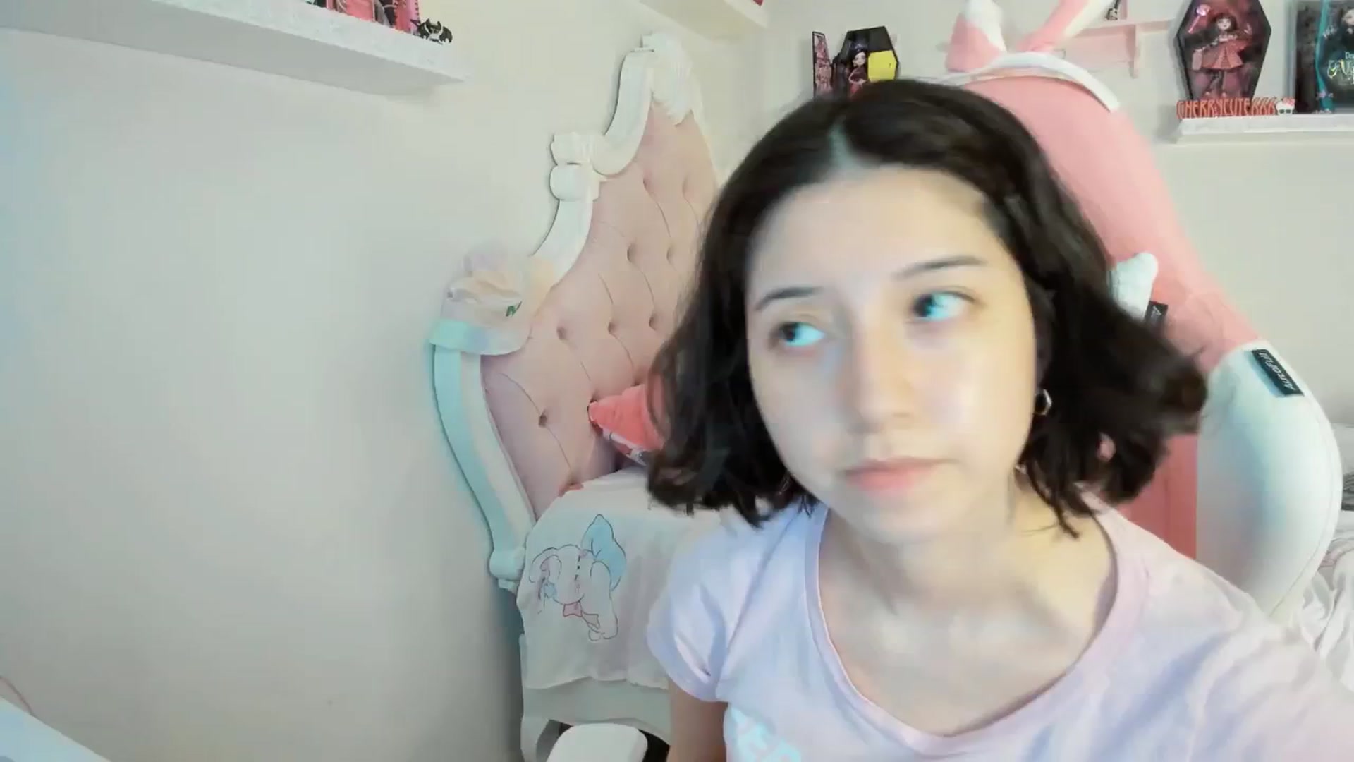 Gallery image thumbnail from Cherrycute666's myfreecams stream on, 08/31/2025, 24:03 image 17 of 20